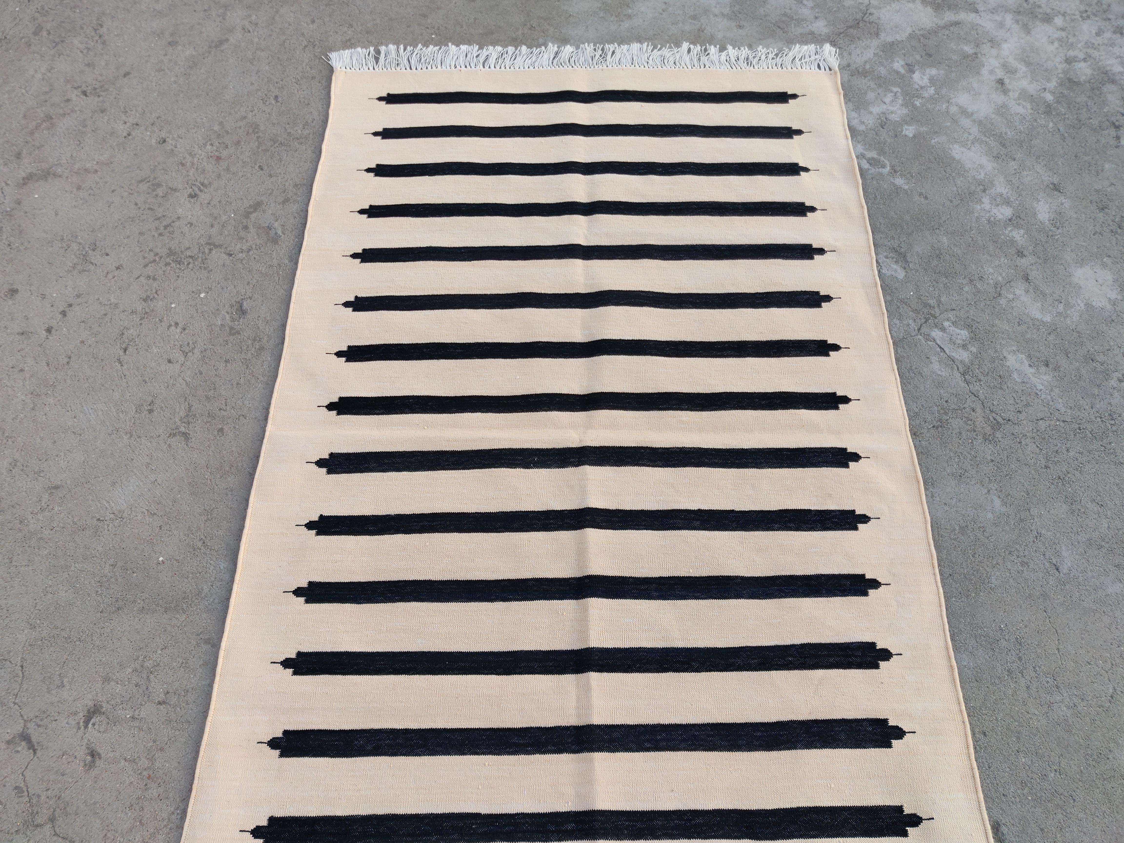 Handmade Cotton Area Flat Weave Rug, 3x5 Cream And Black Striped Indian Dhurrie In New Condition For Sale In Jaipur, IN