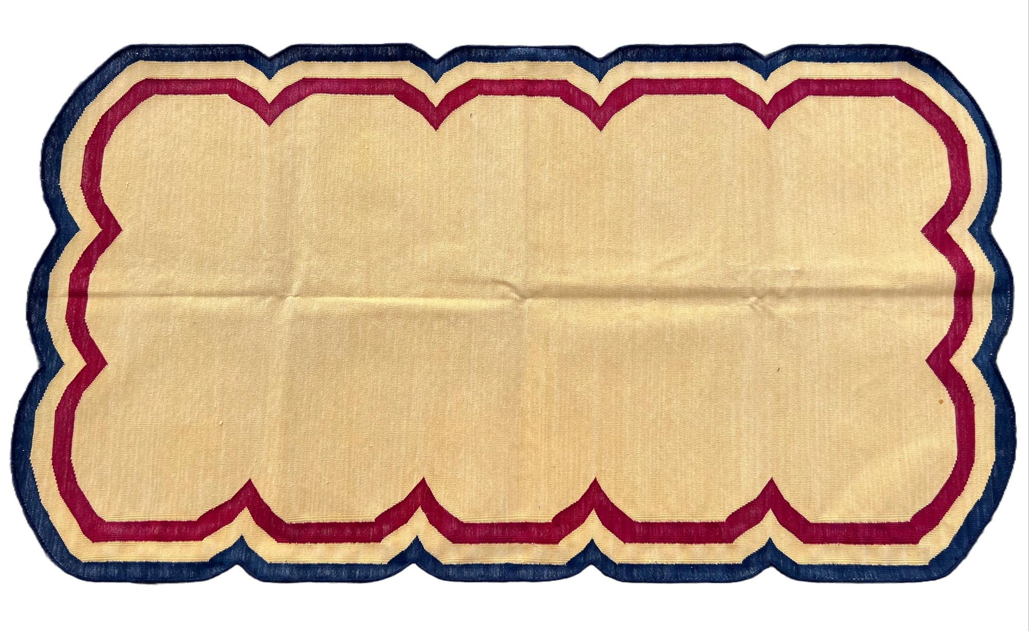 Handmade Cotton Area Flat Weave Rug, 3x5 Cream And Blue Scalloped Kilim Dhurrie For Sale 2