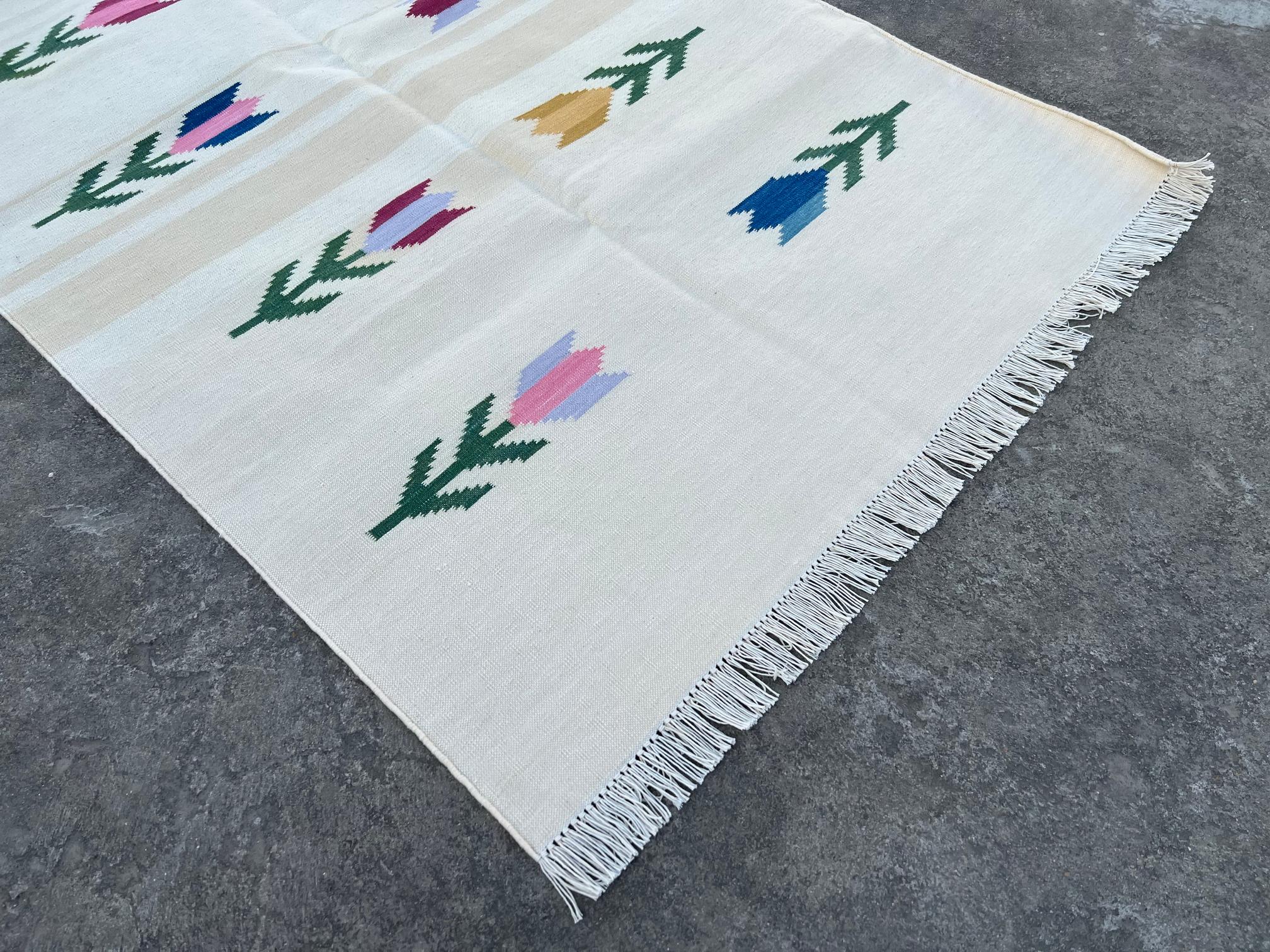 Mid-Century Modern Handmade Cotton Area Flat Weave Rug, 3x5 Cream And Green Leaf Indian Dhurrie Rug For Sale
