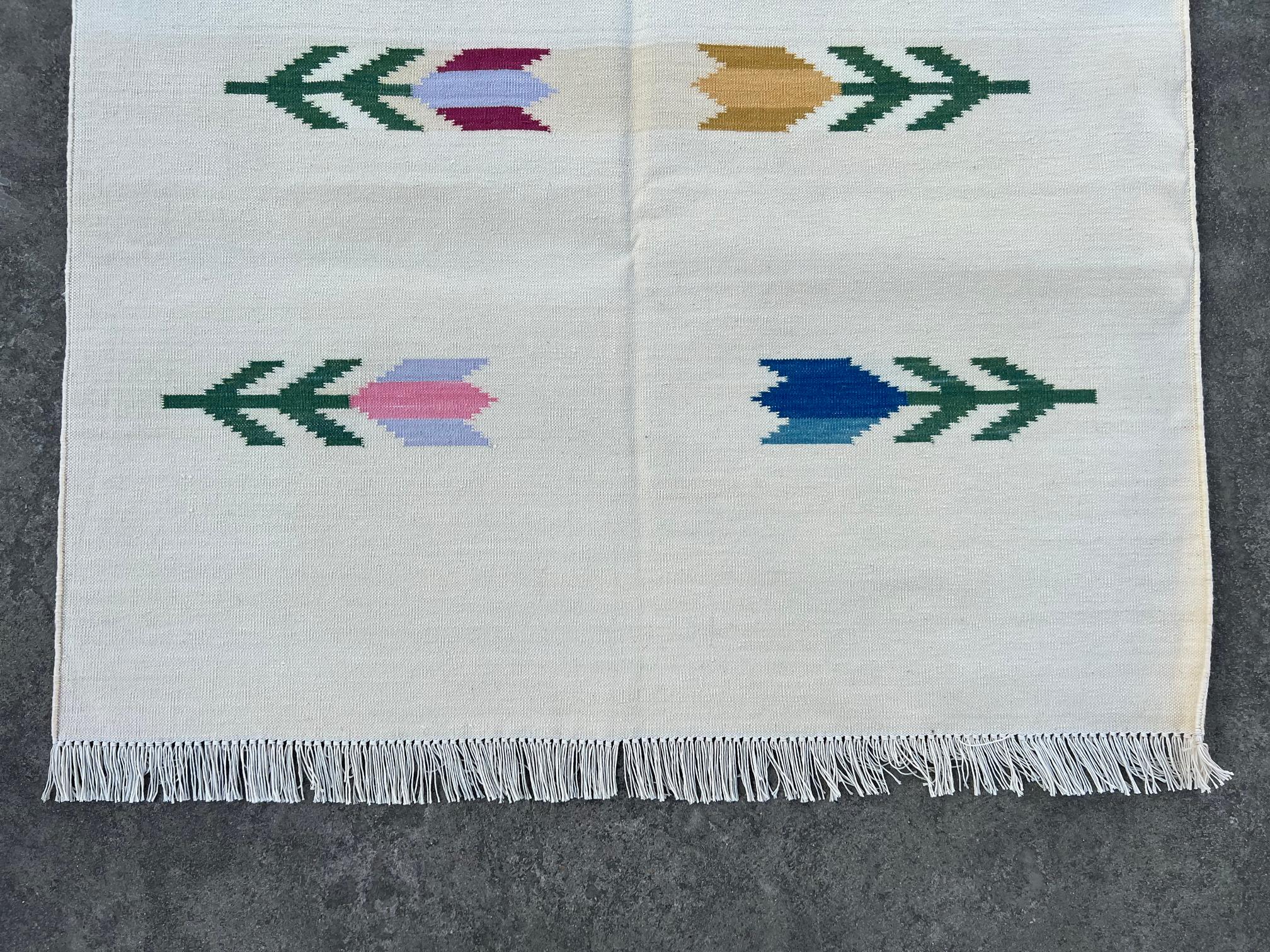 Contemporary Handmade Cotton Area Flat Weave Rug, 3x5 Cream And Green Leaf Indian Dhurrie Rug For Sale