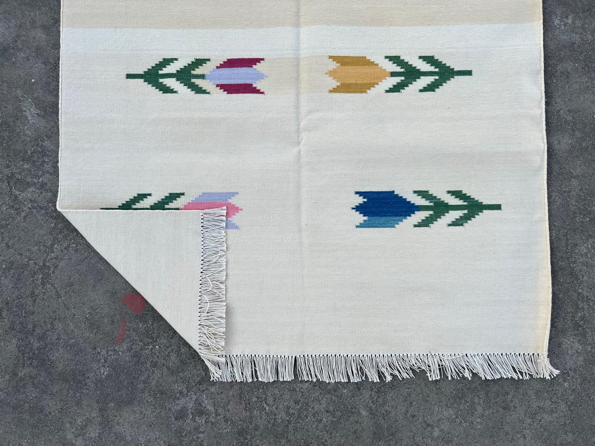 Handmade Cotton Area Flat Weave Rug, 3x5 Cream And Green Leaf Indian Dhurrie Rug For Sale 1