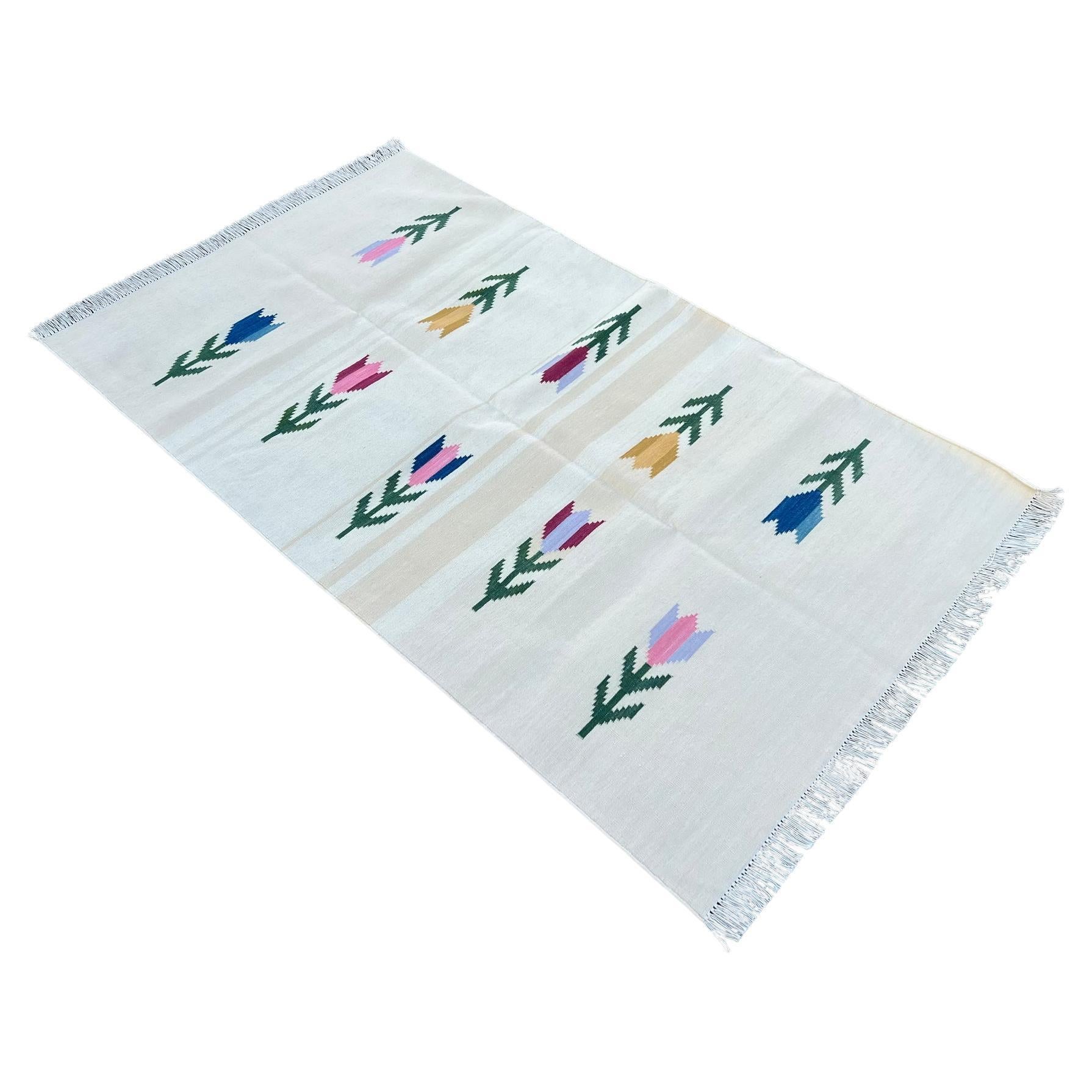 Tapis Dhurrie indien à tissage plat fait à la main, 3x5, crème et vert feuilles en vente