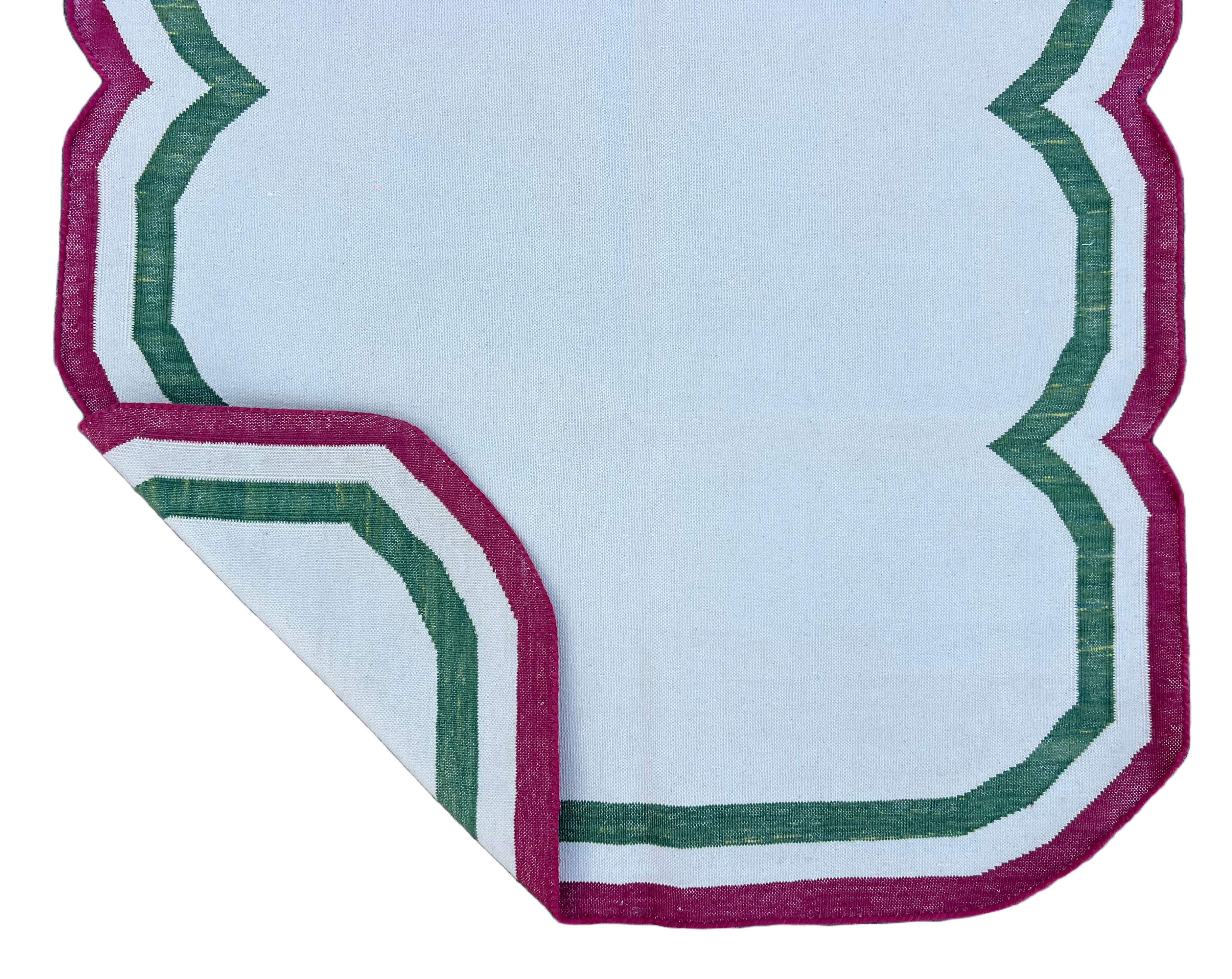 Tappeto a tessitura piatta in cotone fatto a mano, 3x5 crema e rosa smerlato indiano Dhurrie in vendita 1