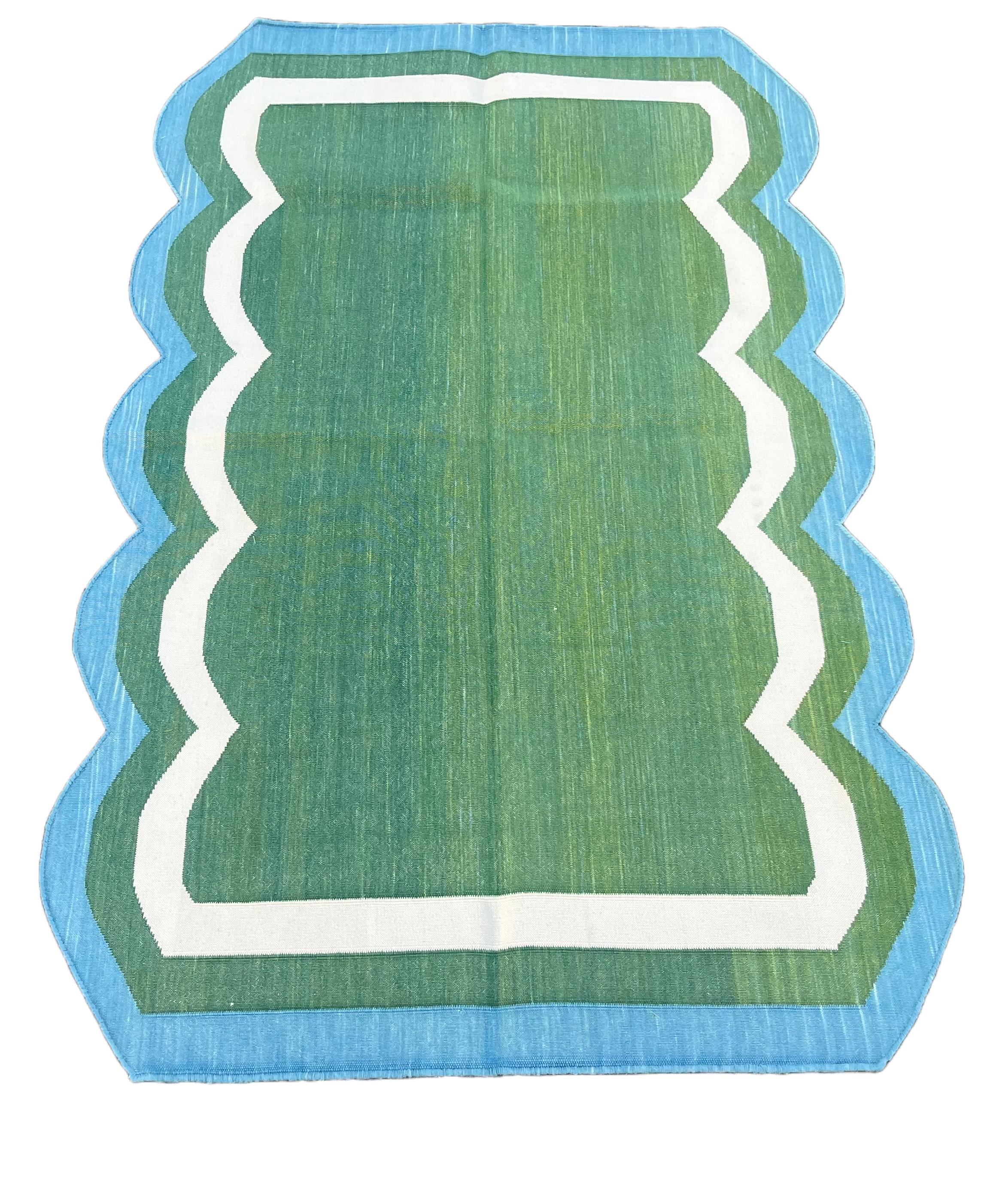 Handmade Cotton Area Flat Weave Rug, 3x5 Green And Blue Scalloped Kilim Dhurrie In New Condition For Sale In Jaipur, IN