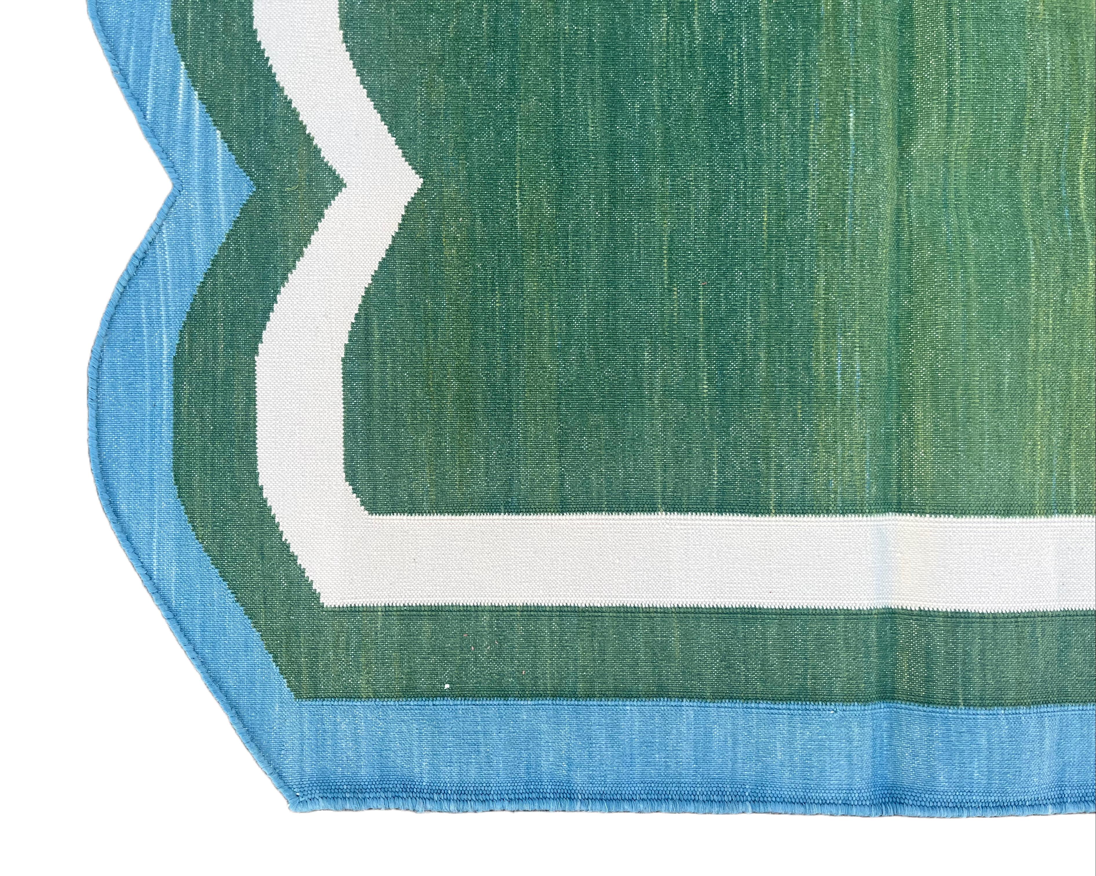 Alfombra de algodón hecha a mano de tejido plano, 3x5 verde y azul festoneado Kilim Dhurrie Siglo XXI y contemporáneo en venta