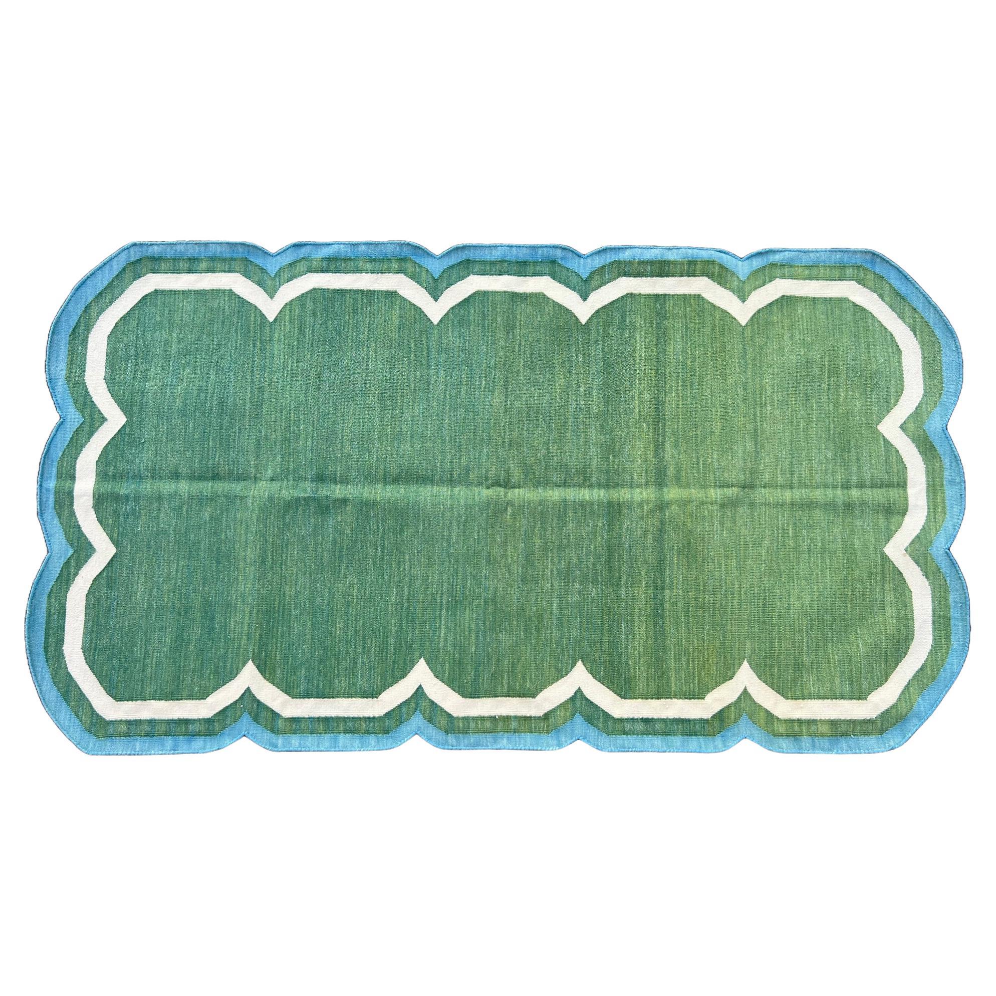 Handgefertigter Flachgewebe-Teppich aus Baumwolle, 3x5 Grüner und blauer gewellter Kelim Dhurrie mit Wellenschliff im Angebot