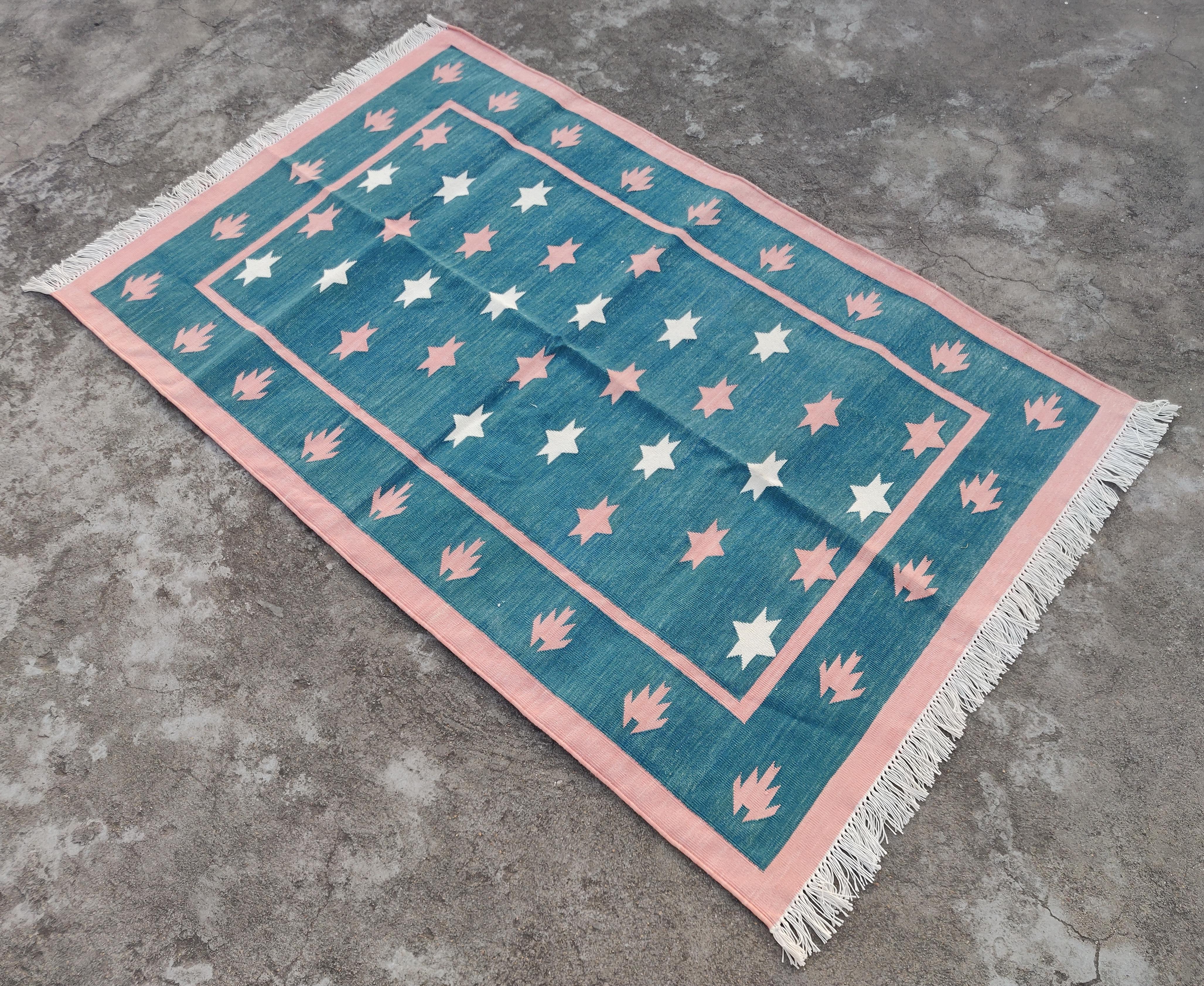 Mid-Century Modern Handmade Cotton Area Flat Weave Rug, 3x5 Green And Coral Star Indian Dhurrie Rug For Sale