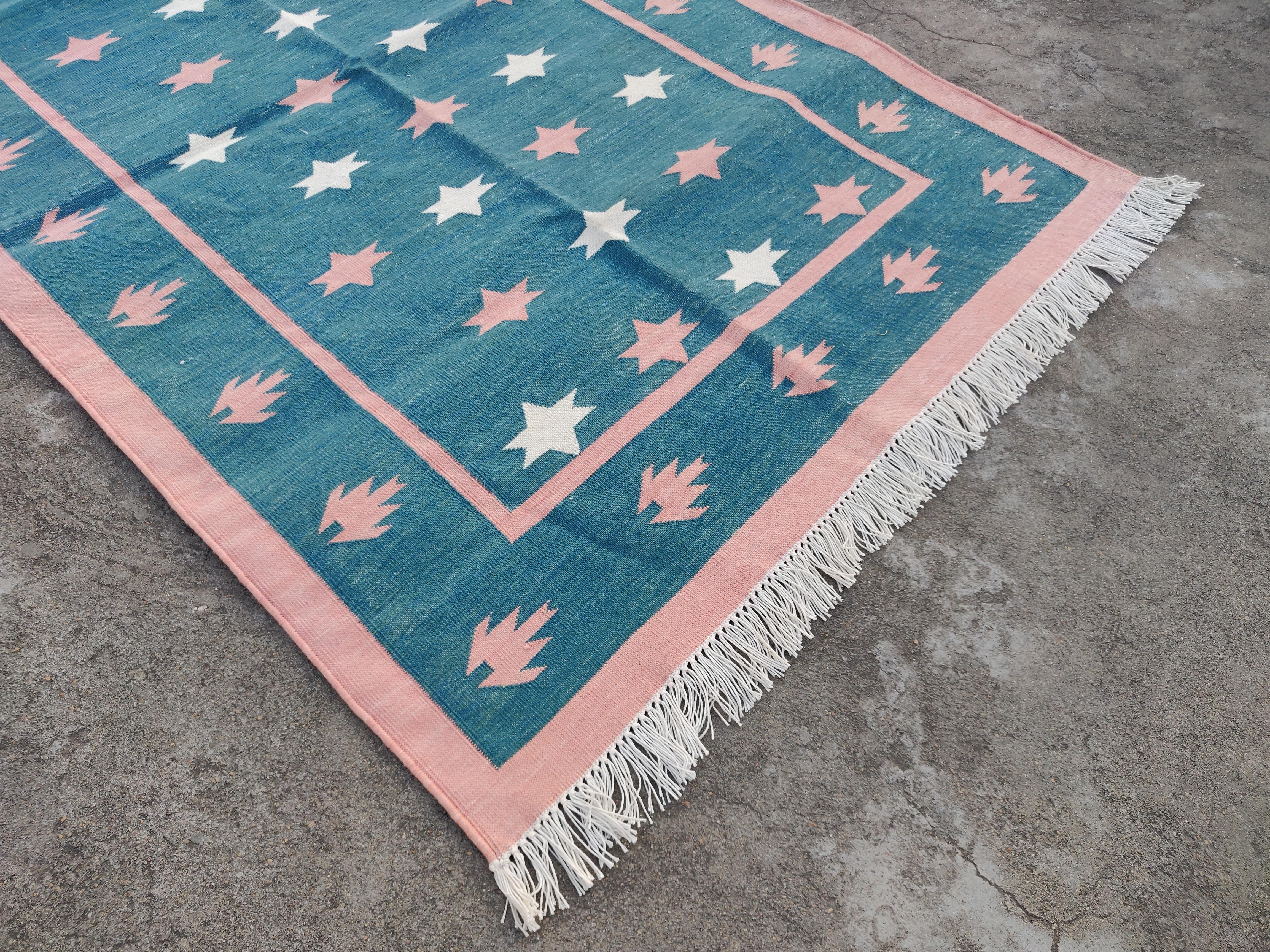 Handmade Cotton Area Flat Weave Rug, 3x5 Green And Coral Star Indian Dhurrie Rug In New Condition For Sale In Jaipur, IN