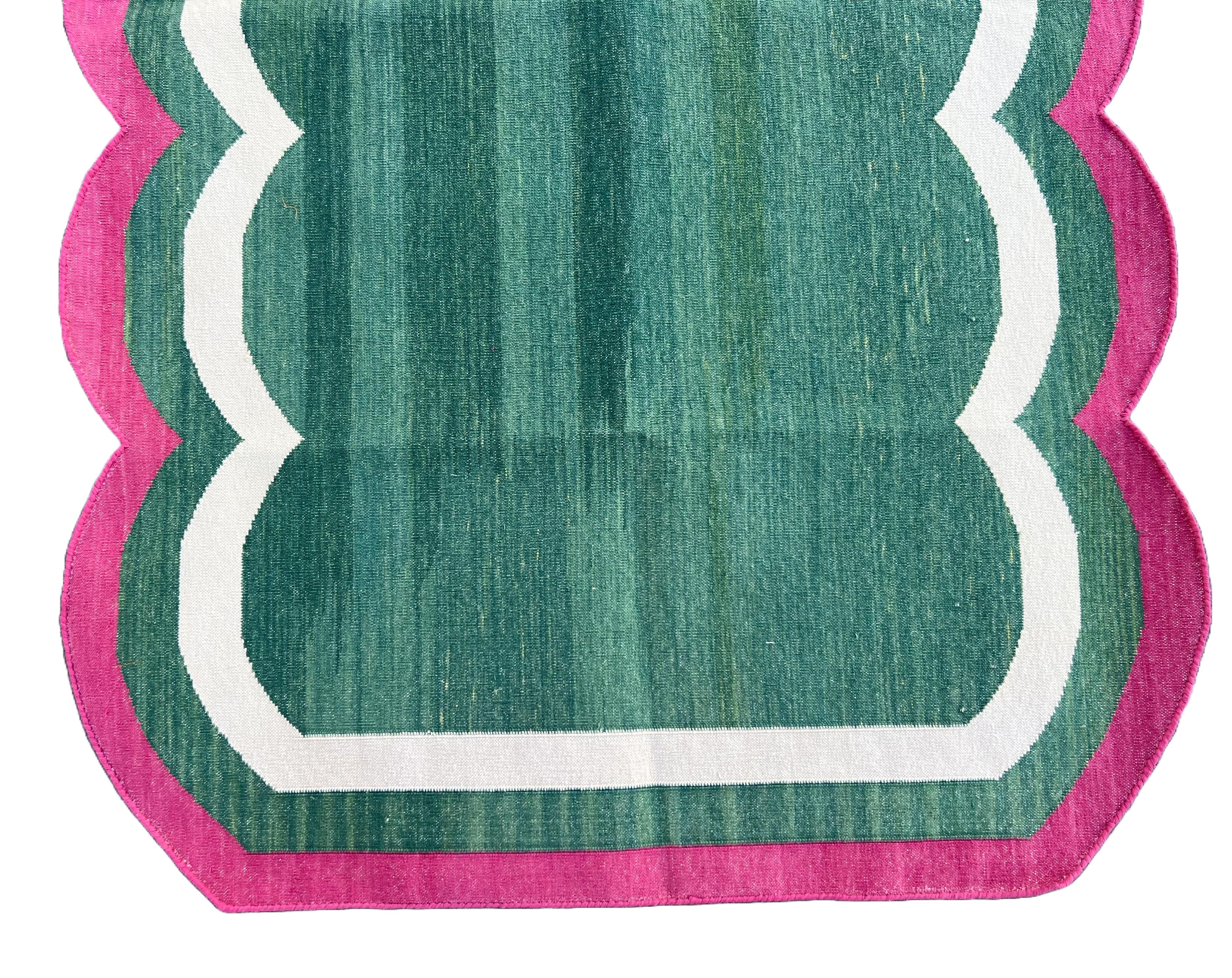 Mid-Century Modern Handmade Cotton Area Flat Weave Rug, 3x5 Green And Pink Scalloped Indian Dhurrie For Sale