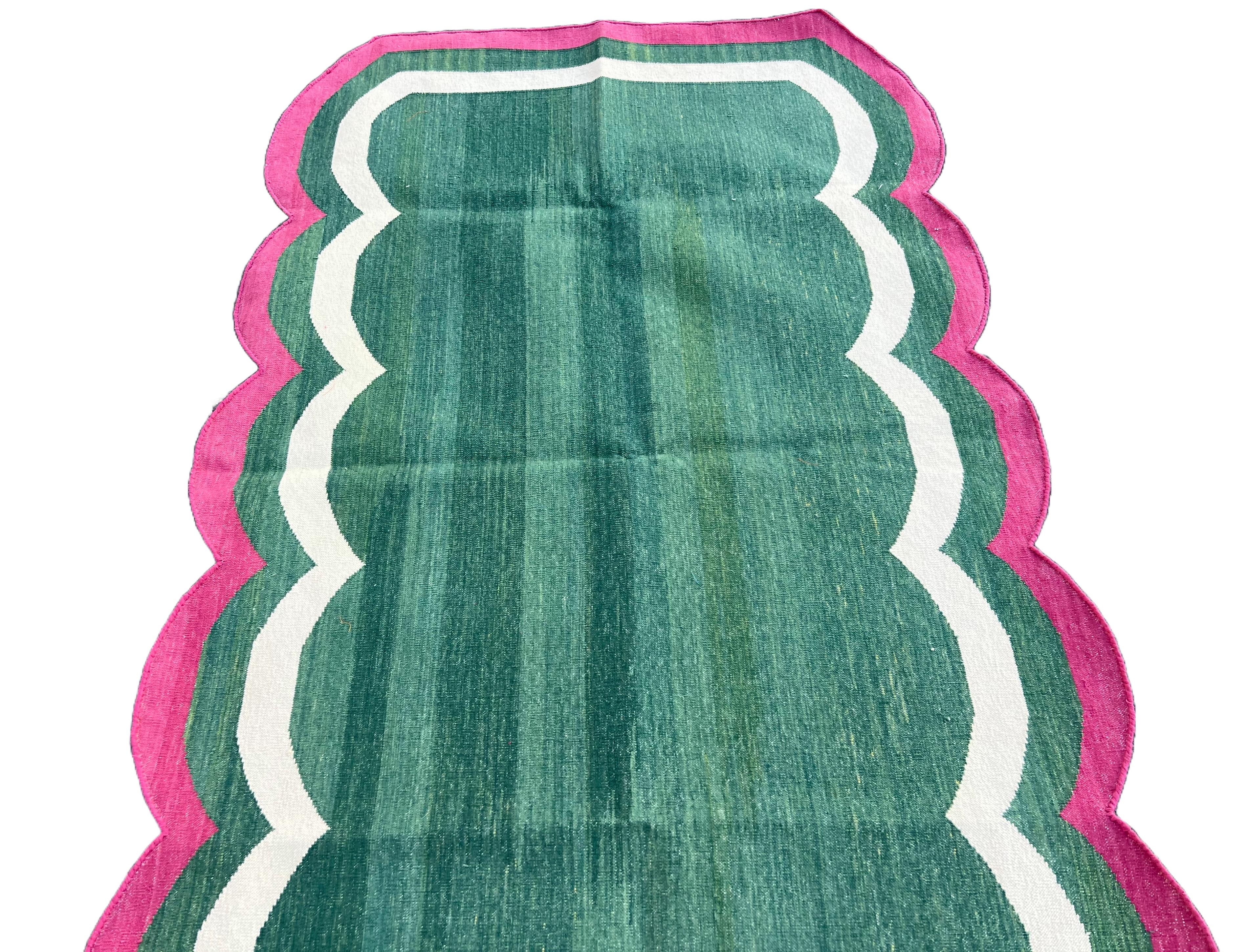 Hand-Woven Handmade Cotton Area Flat Weave Rug, 3x5 Green And Pink Scalloped Indian Dhurrie For Sale