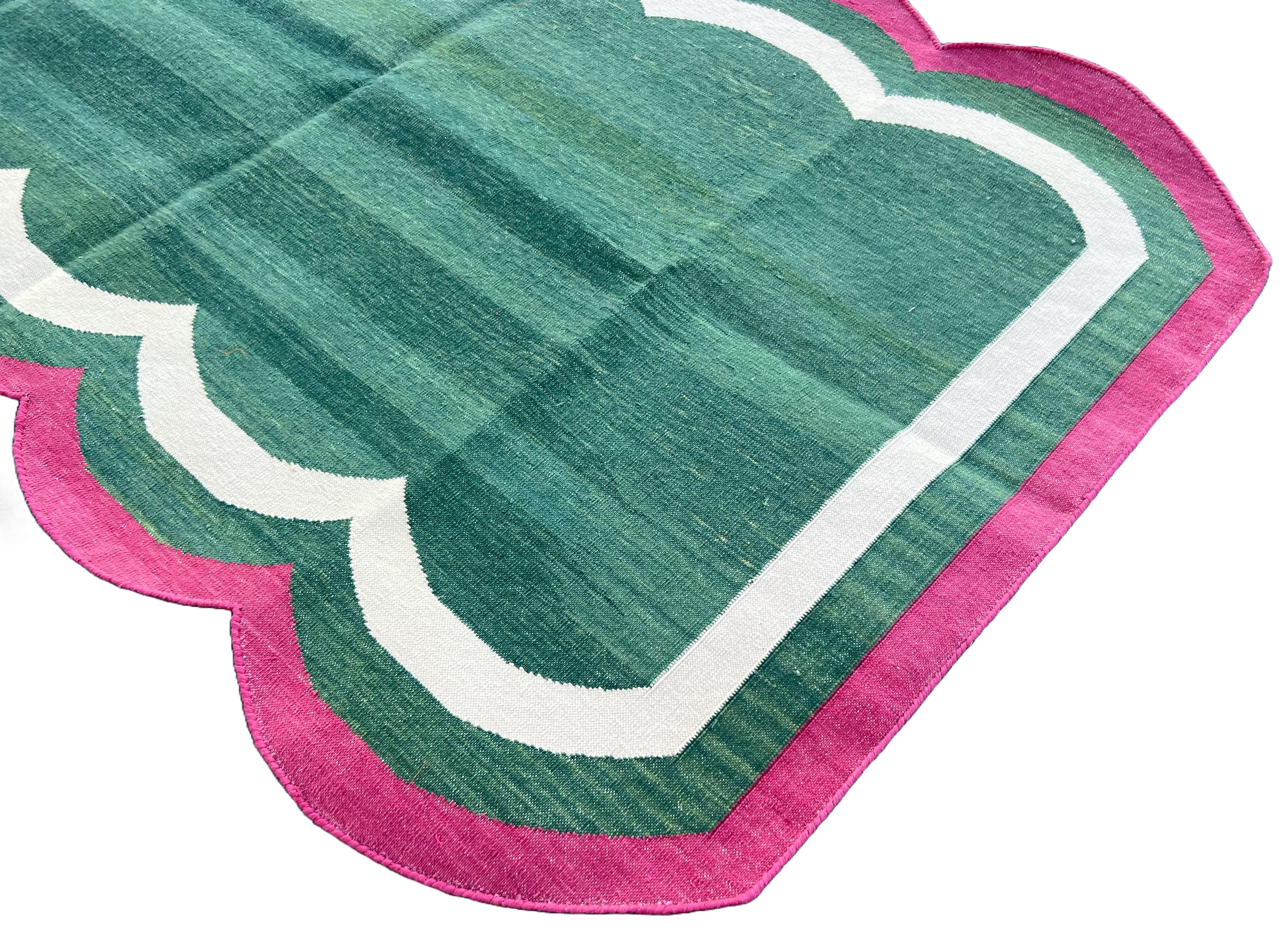 Handmade Cotton Area Flat Weave Rug, 3x5 Green And Pink Scalloped Indian Dhurrie For Sale 1