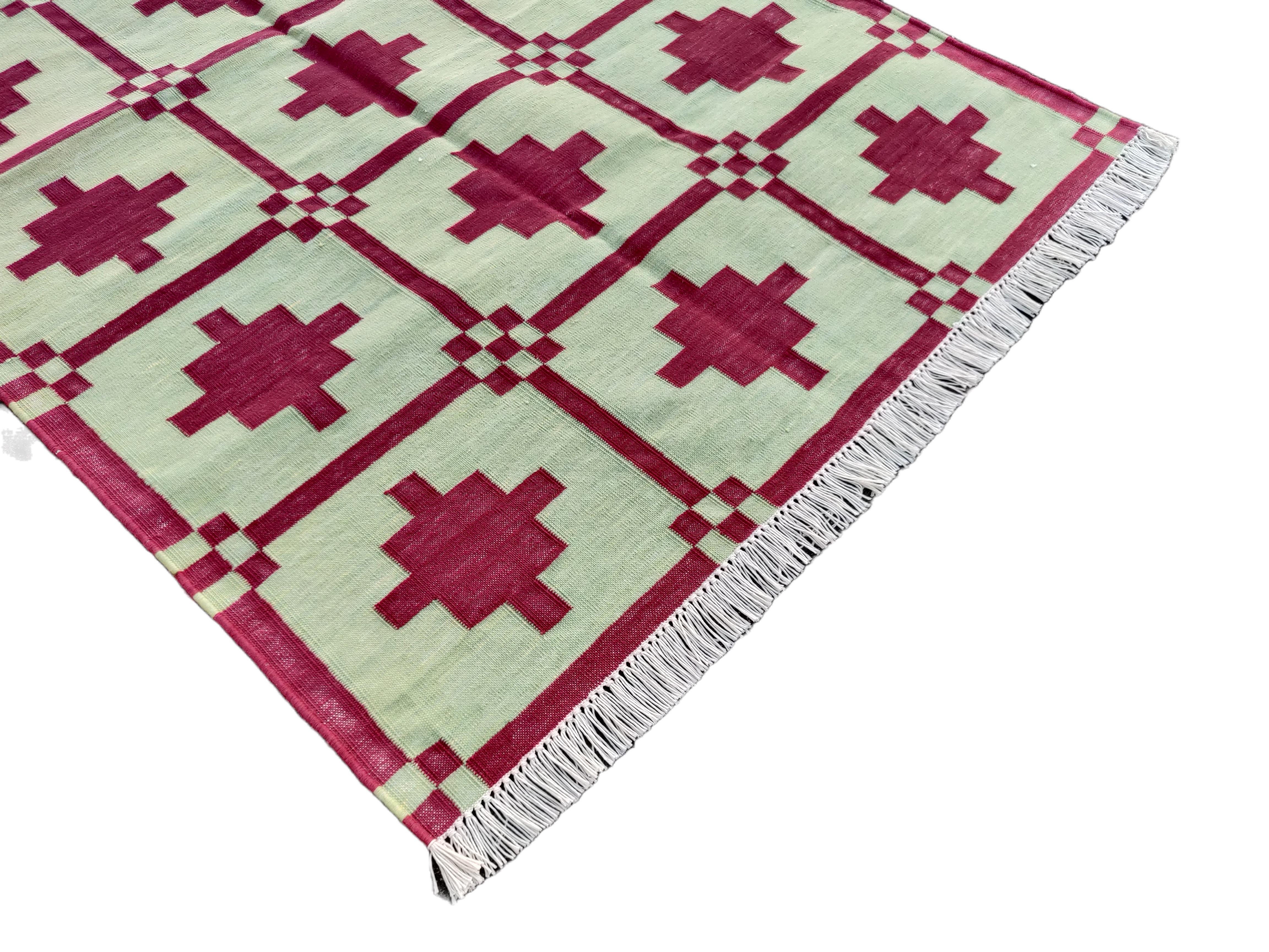Hand-Woven Handmade Cotton Area Flat Weave Rug, 3x5 Green And Pink Star Indian Dhurrie Rug For Sale