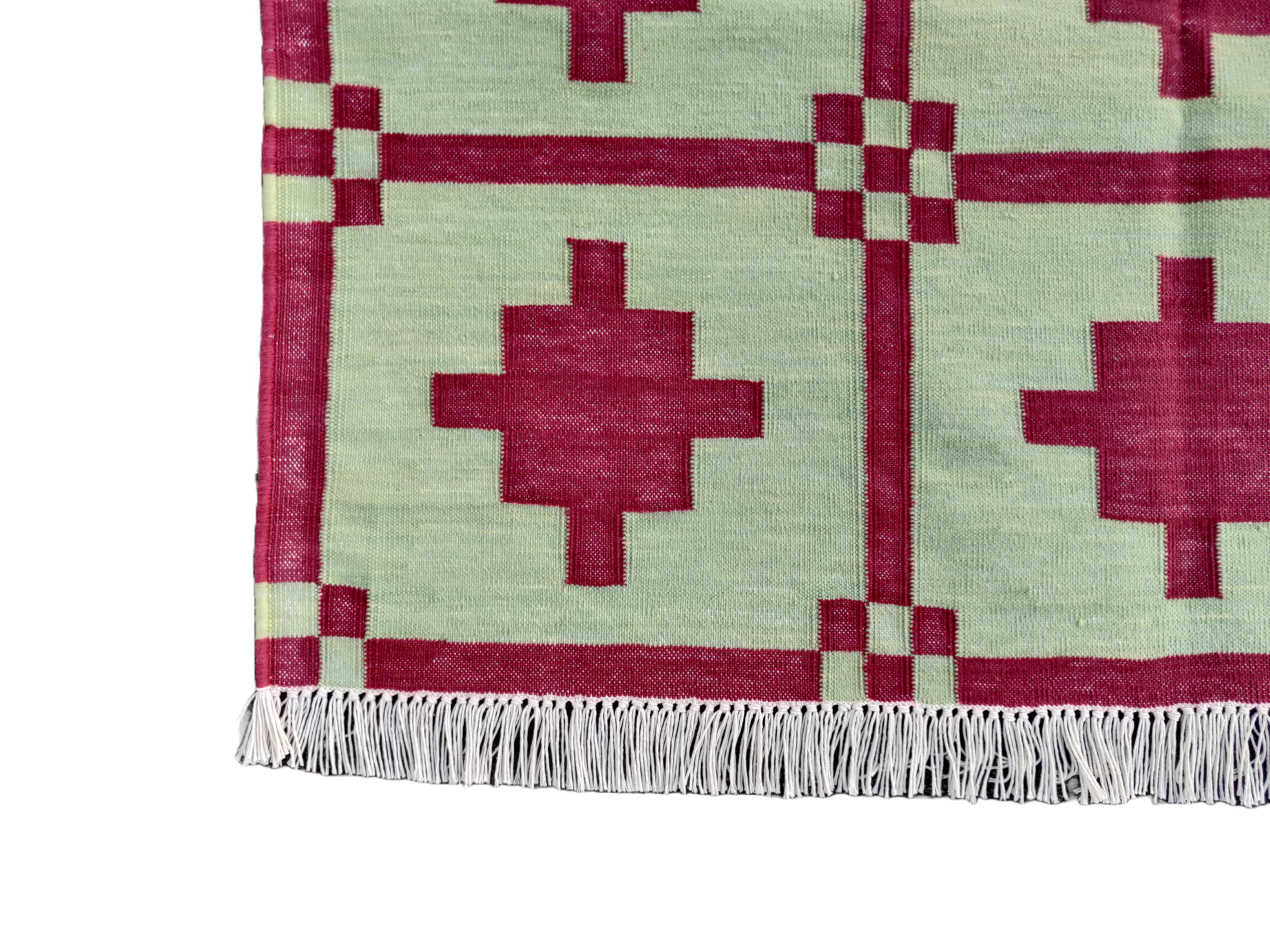 Handmade Cotton Area Flat Weave Rug, 3x5 Green And Pink Star Indian Dhurrie Rug For Sale 1