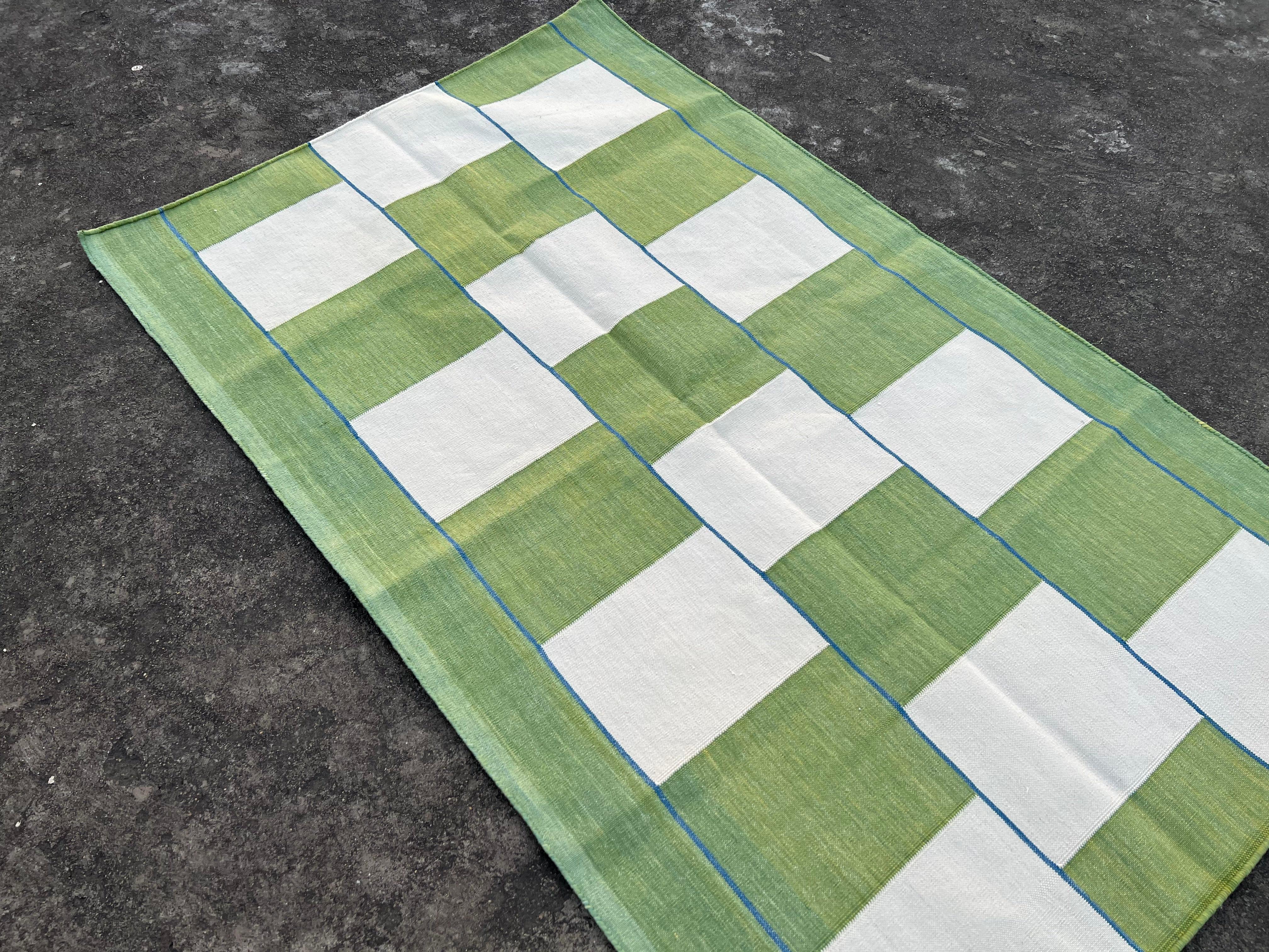 Handmade Cotton Area Flat Weave Rug, 3x5 Green And White Checked Indian Dhurrie In New Condition For Sale In Jaipur, IN