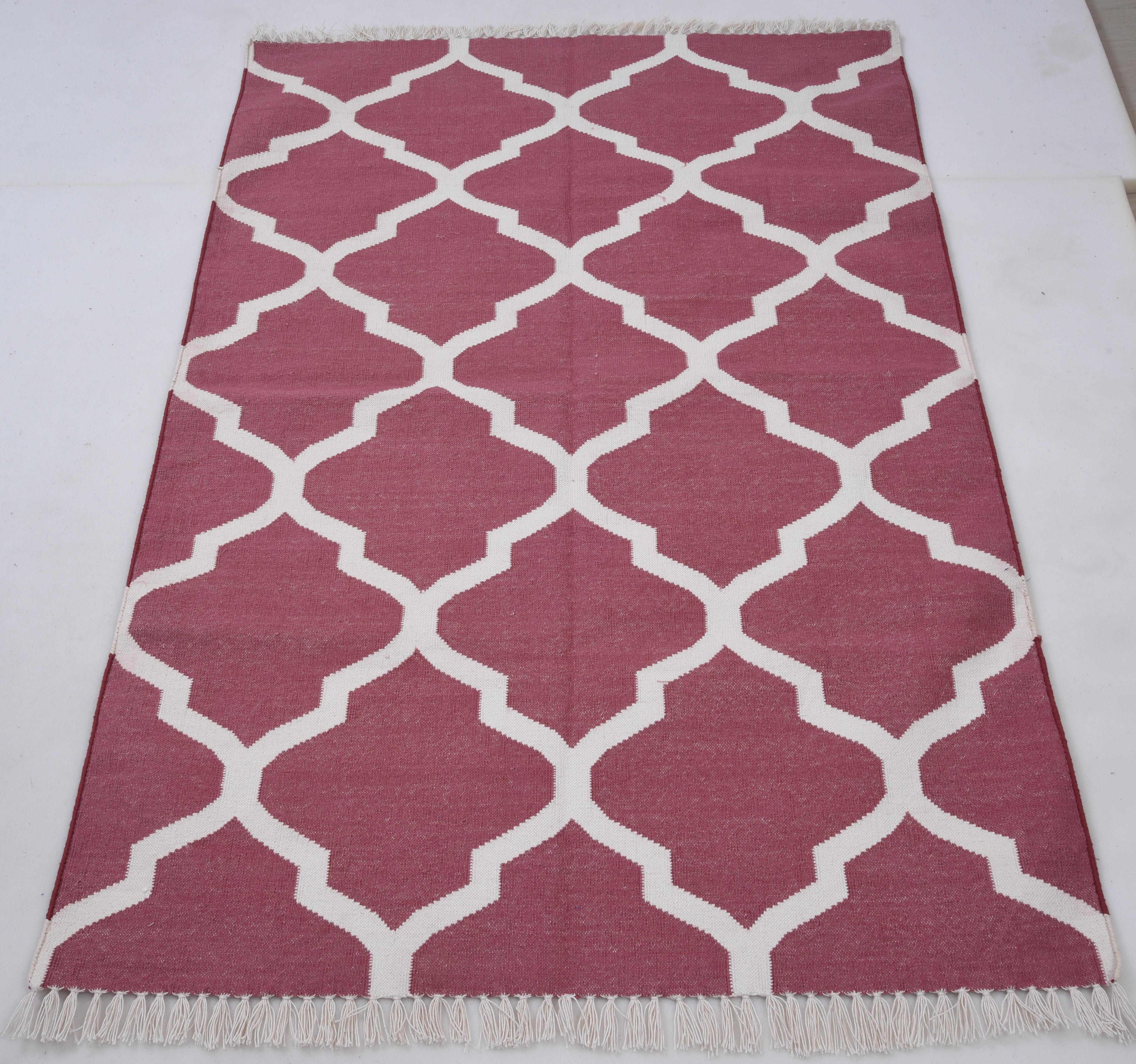 Mid-Century Modern Handmade Cotton Area Flat Weave Rug, 3x5 Maroon, White Geometric Indian Dhurrie For Sale