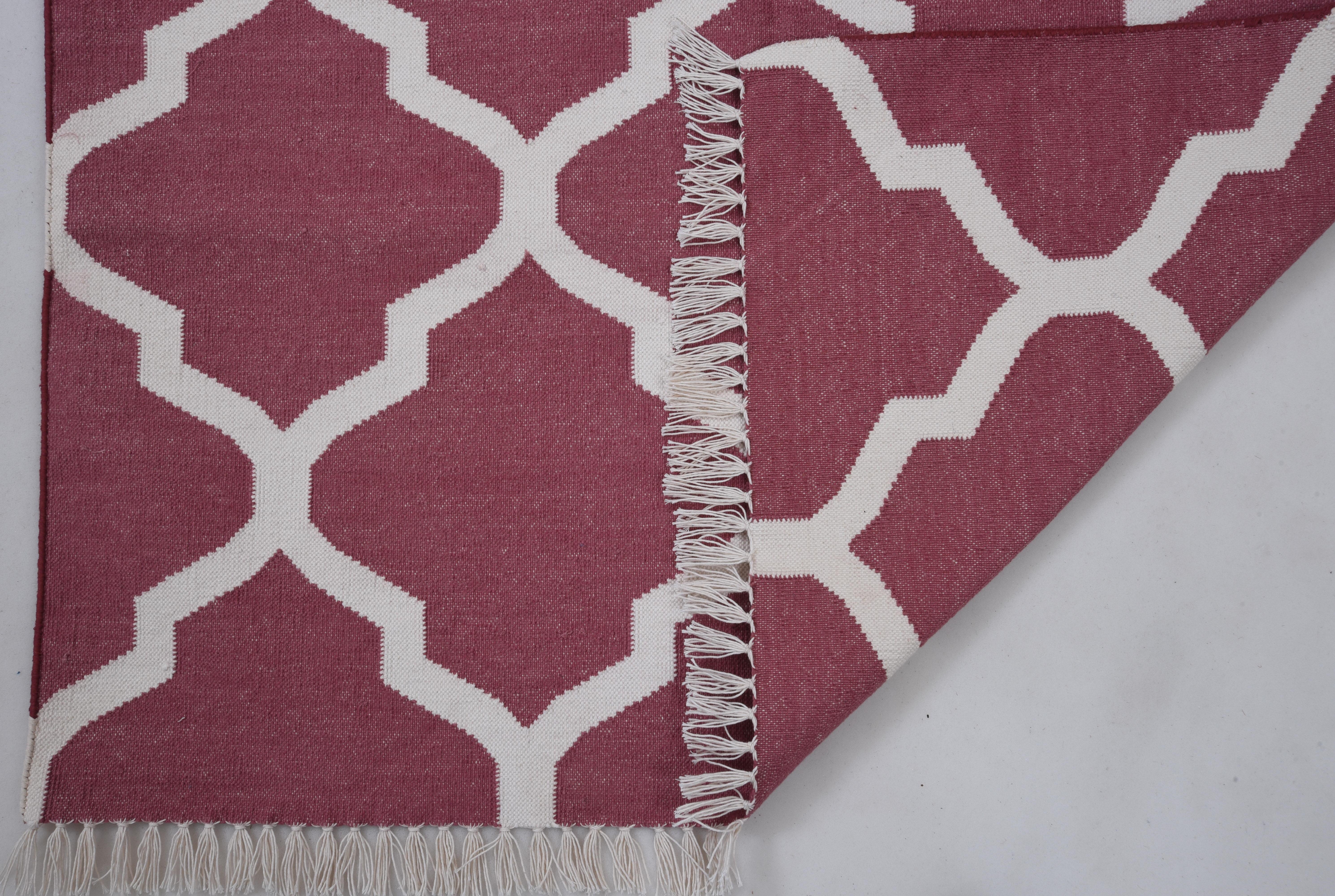 Handmade Cotton Area Flat Weave Rug, 3x5 Maroon, White Geometric Indian Dhurrie In New Condition For Sale In Jaipur, IN