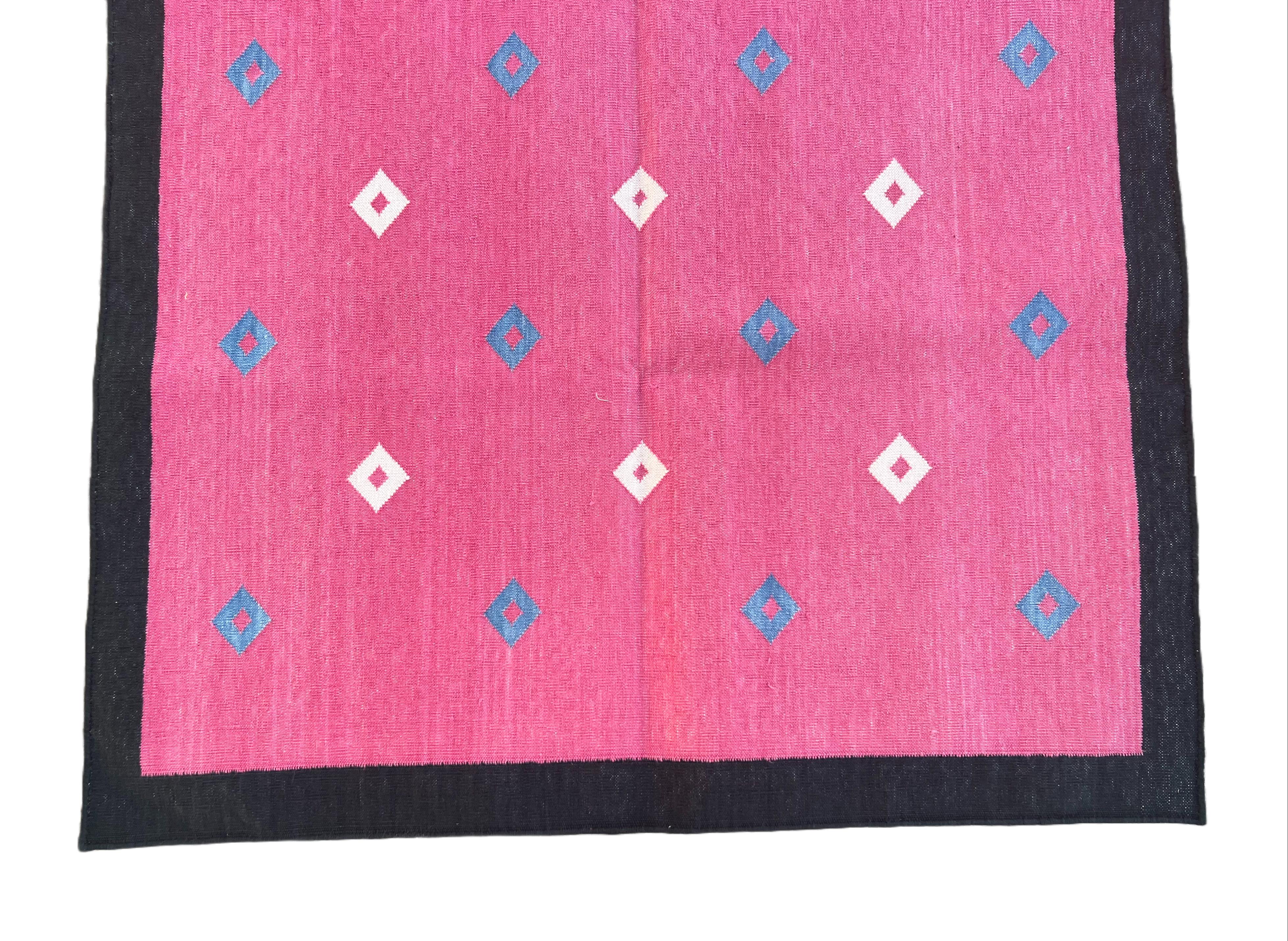 Contemporary Handmade Cotton Area Flat Weave Rug, 3x5 Pink And Black Diamond Indian Dhurrie For Sale
