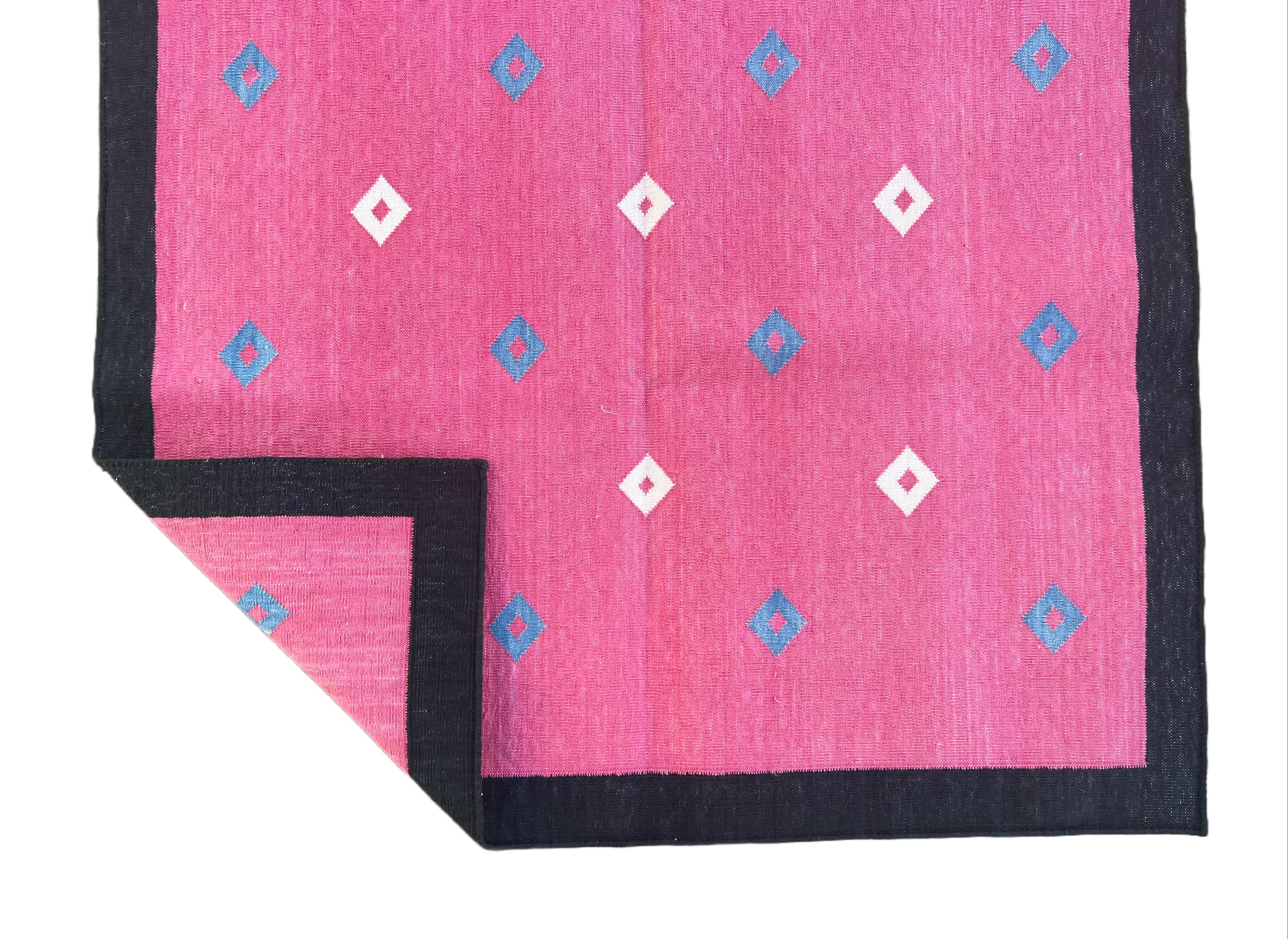 Handmade Cotton Area Flat Weave Rug, 3x5 Pink And Black Diamond Indian Dhurrie For Sale 2
