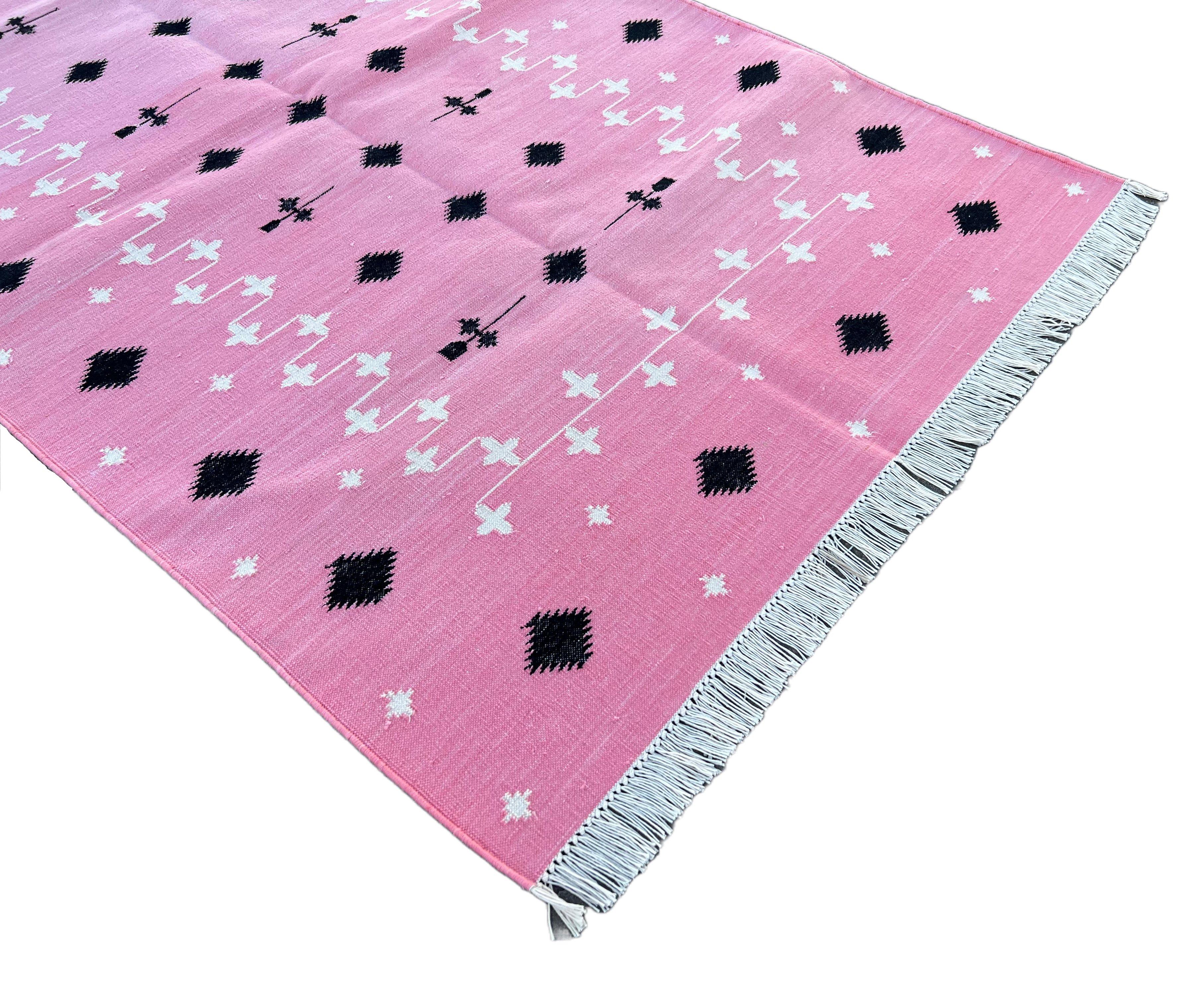 Mid-Century Modern Handmade Cotton Area Flat Weave Rug, 3x5 Pink And Black Shooting Star Indian Rug For Sale