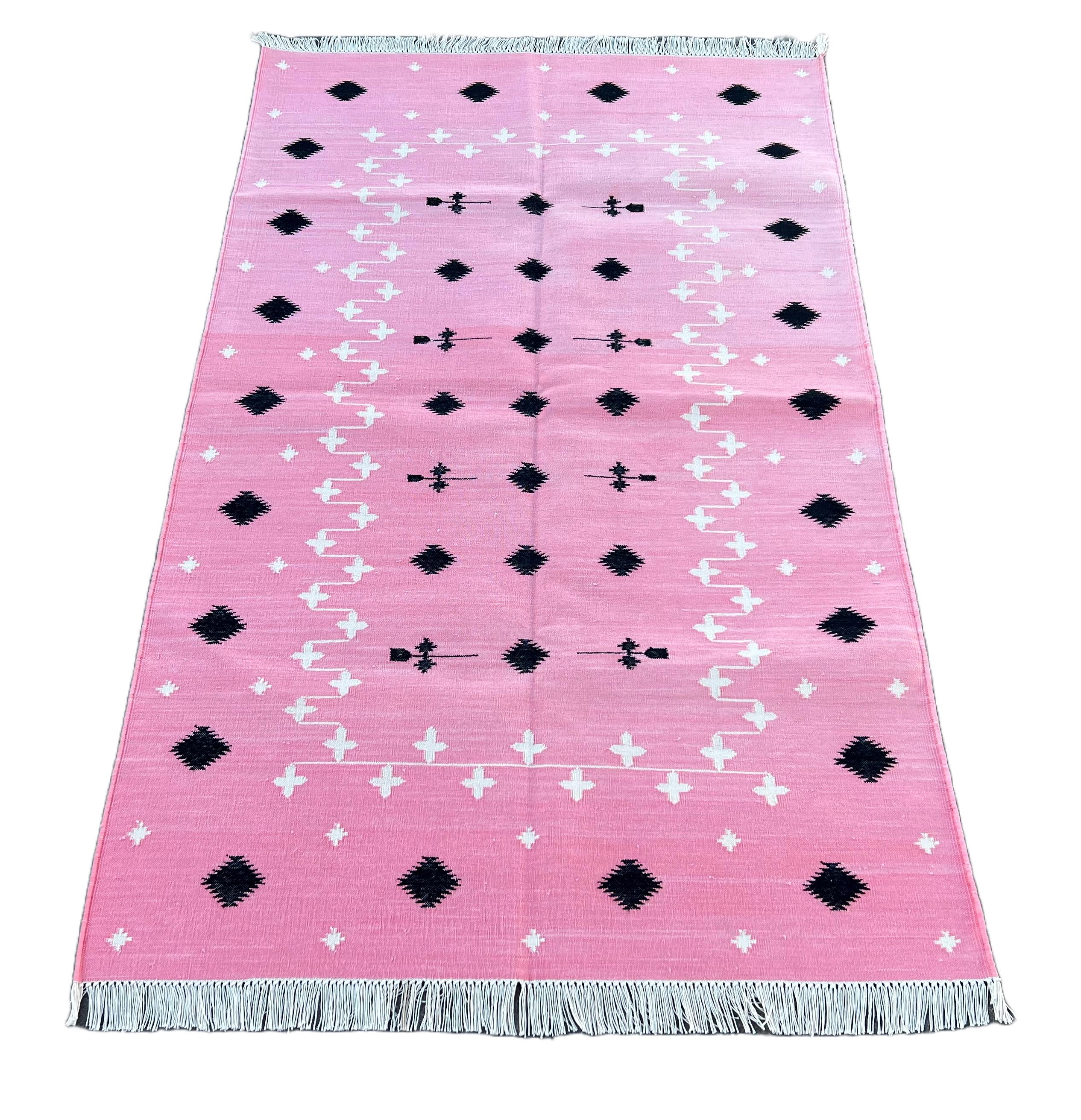 Handmade Cotton Area Flat Weave Rug, 3x5 Pink And Black Shooting Star Indian Rug In New Condition For Sale In Jaipur, IN