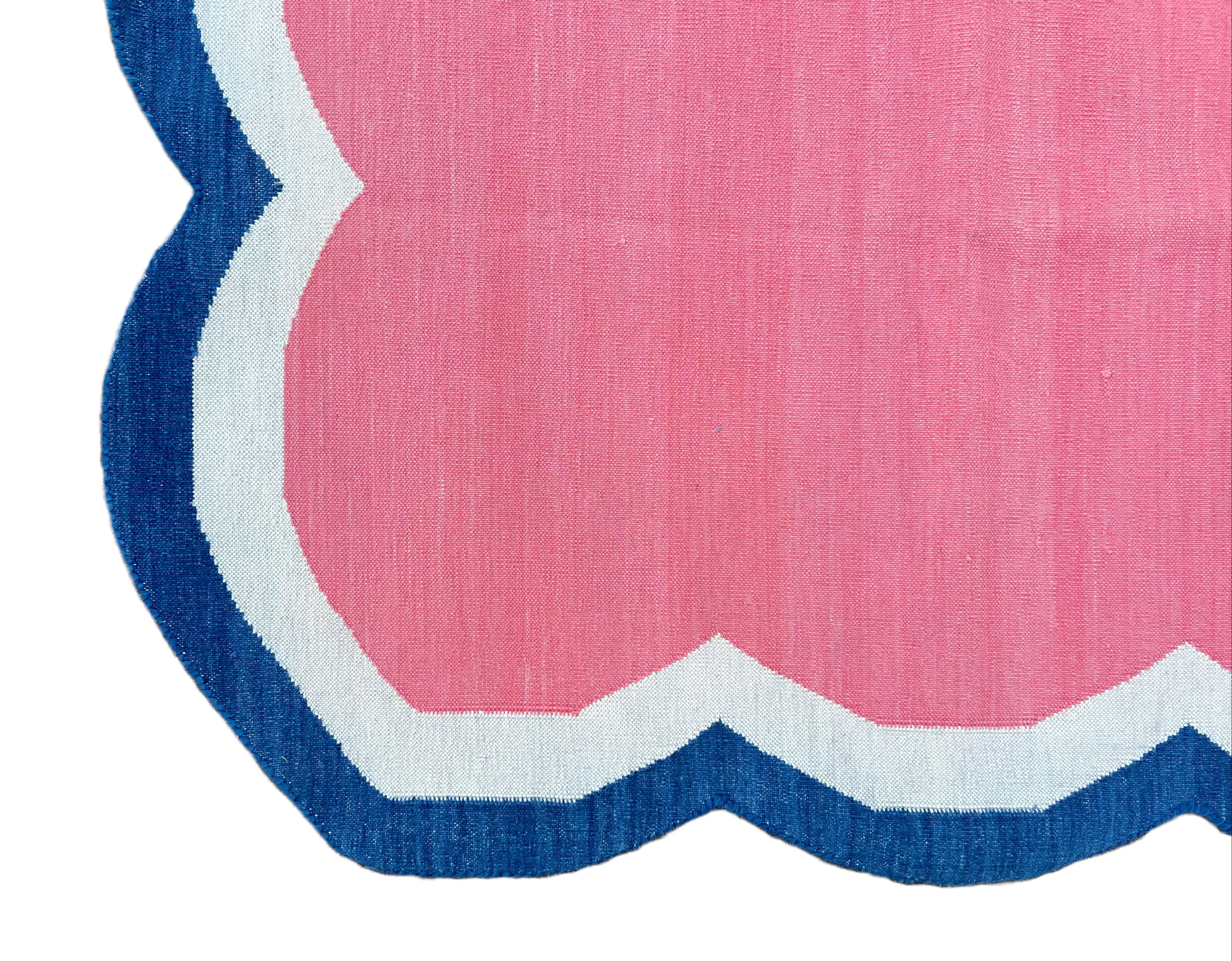 Handmade Cotton Area Flat Weave Rug, 3x5 Pink And Blue Scalloped Kilim Dhurrie In New Condition For Sale In Jaipur, IN