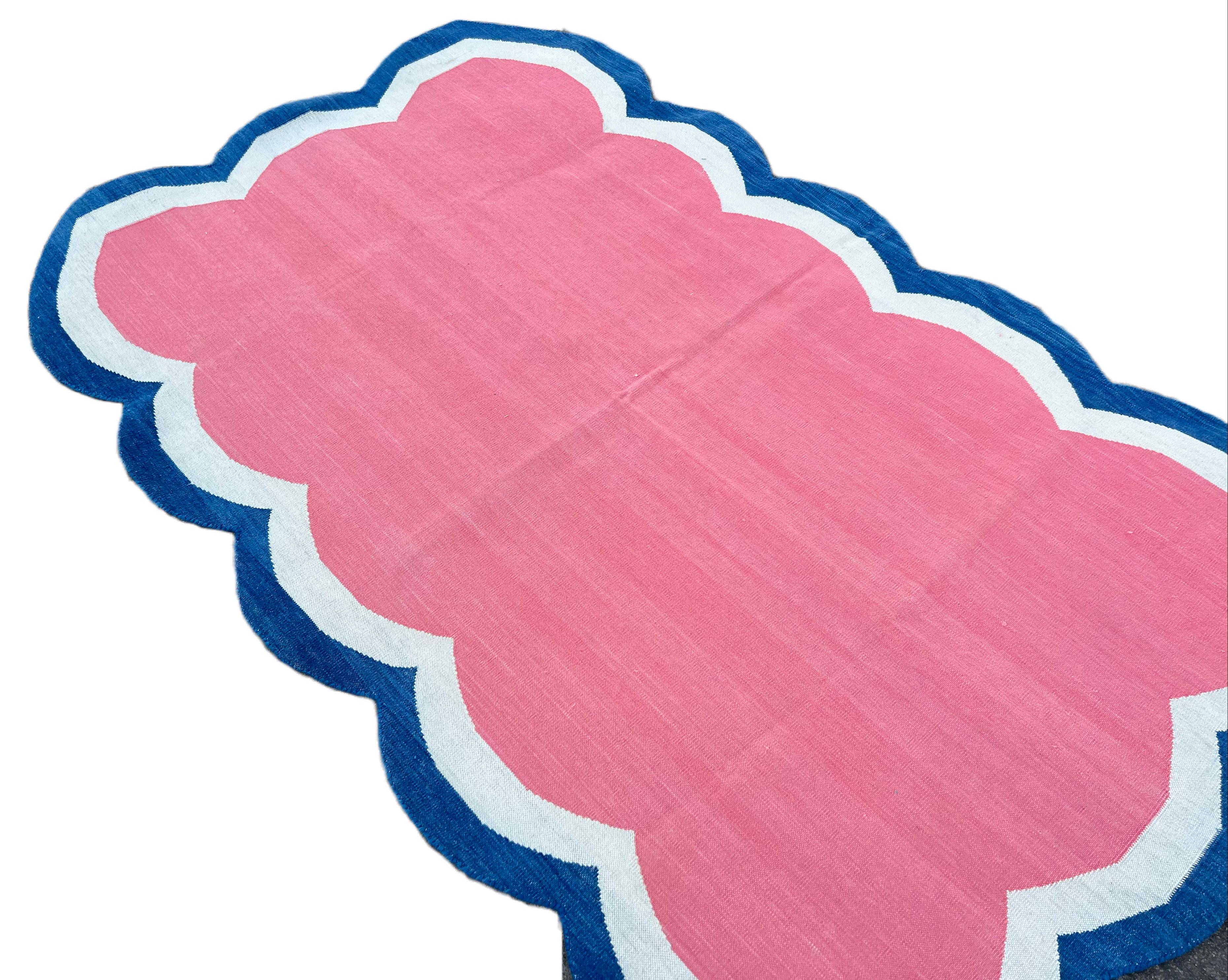 Contemporary Handmade Cotton Area Flat Weave Rug, 3x5 Pink And Blue Scalloped Kilim Dhurrie For Sale
