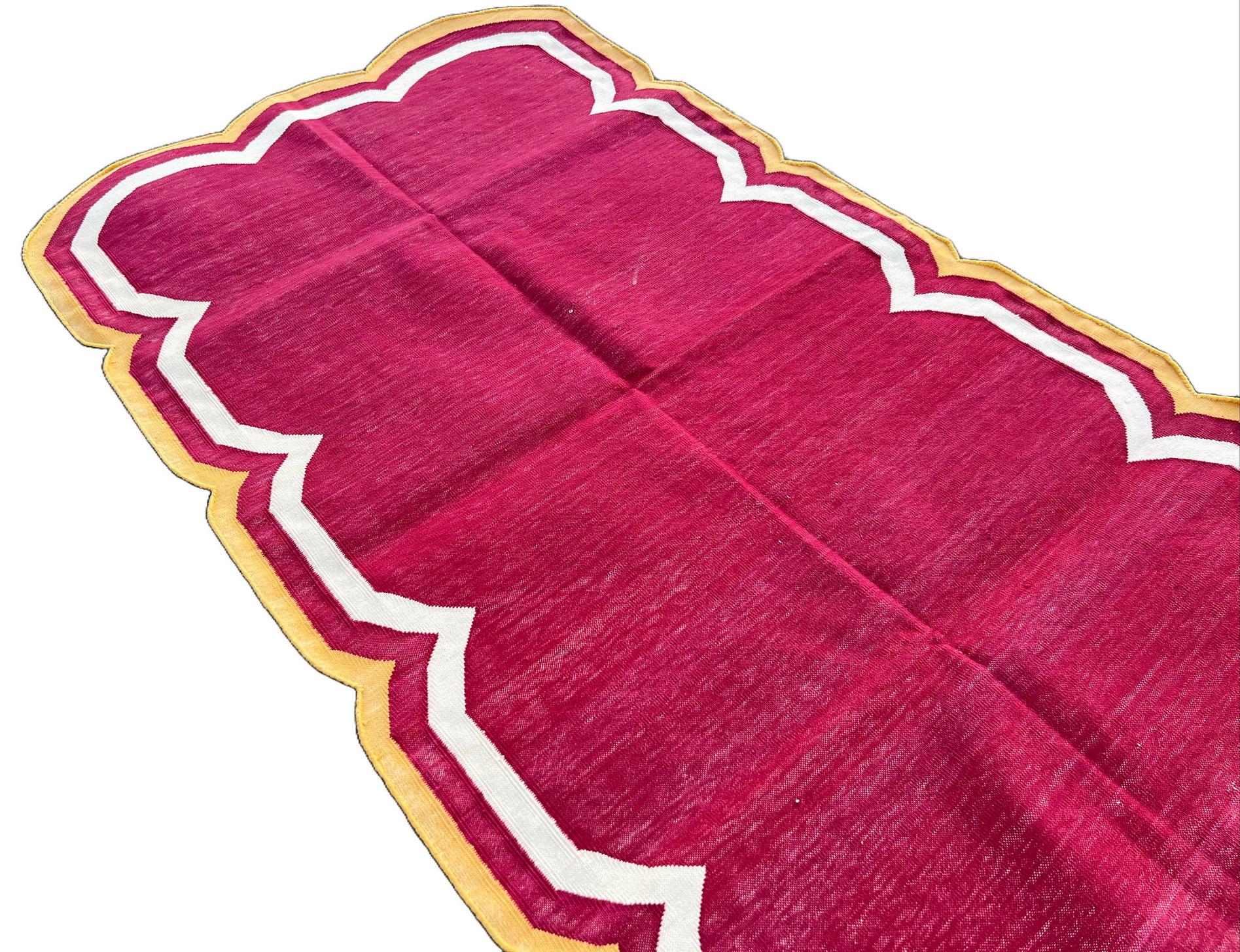 Handgefertigter Flachgewebe-Teppich aus Baumwolle, 3x5 Rosa und Gelb mit Wellenschliff Kilim Dhurrie (Handgewebt) im Angebot