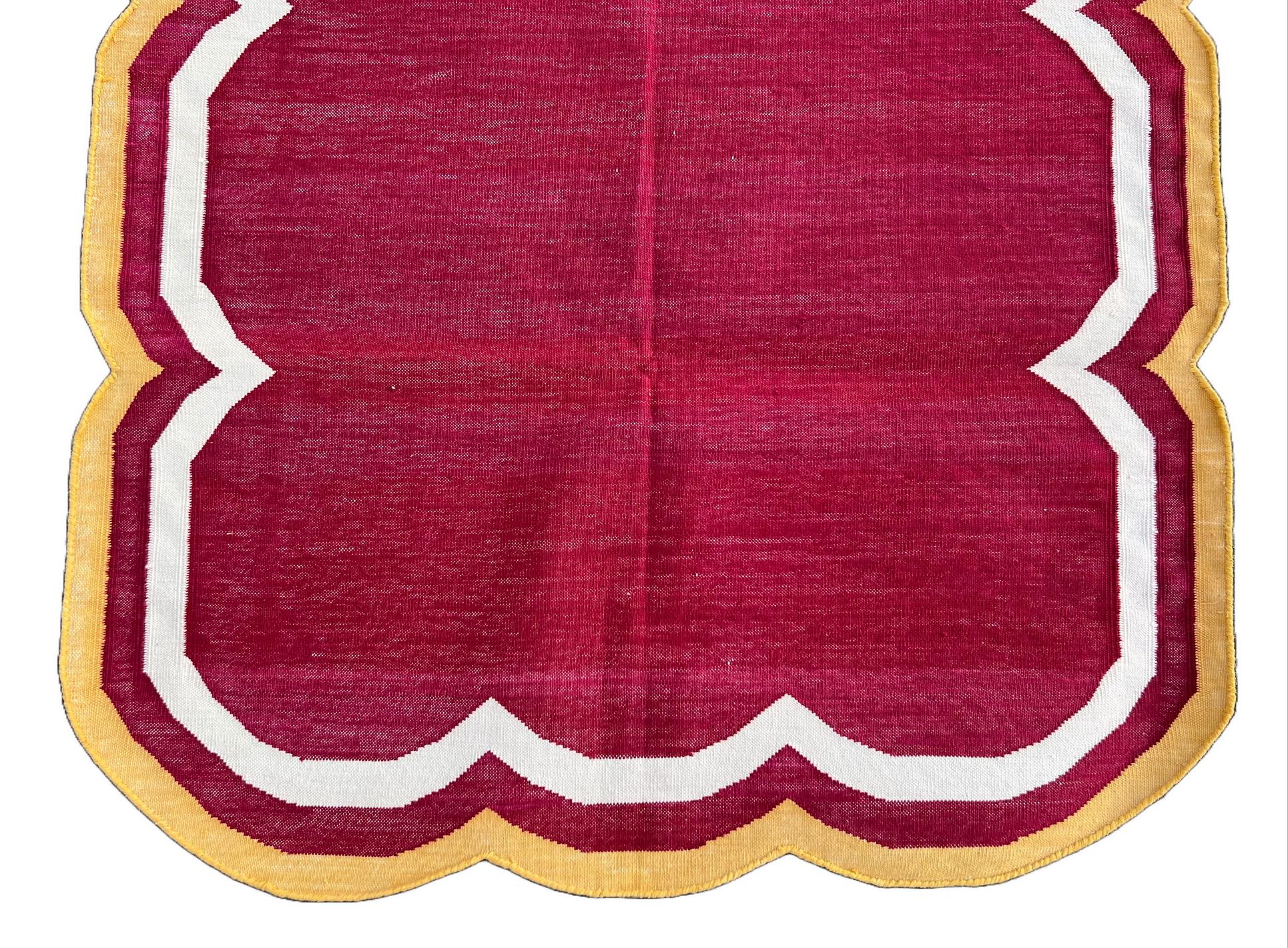 Handgefertigter Flachgewebe-Teppich aus Baumwolle, 3x5 Rosa und Gelb mit Wellenschliff Kilim Dhurrie im Angebot 1