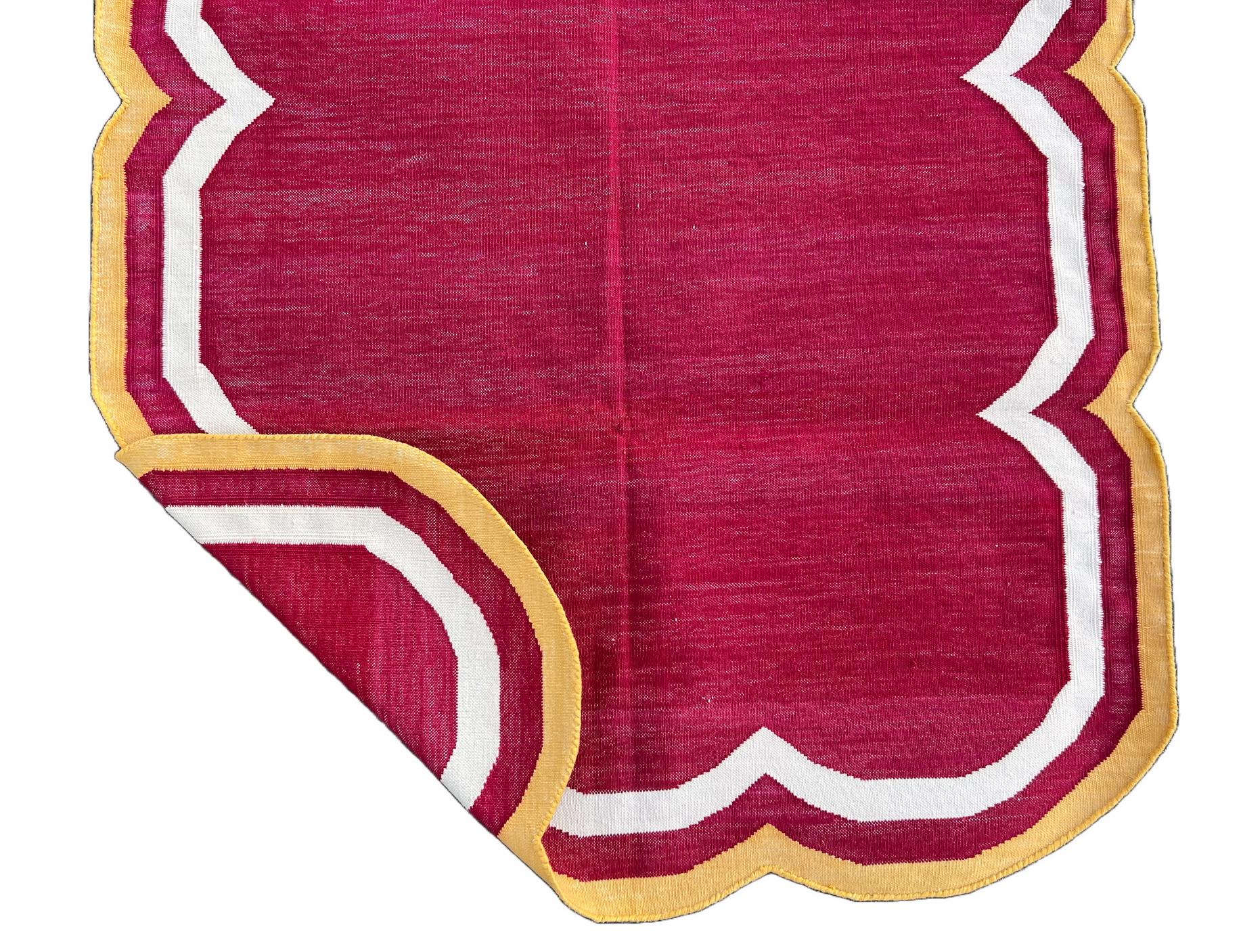 Handgefertigter Flachgewebe-Teppich aus Baumwolle, 3x5 Rosa und Gelb mit Wellenschliff Kilim Dhurrie im Angebot 2