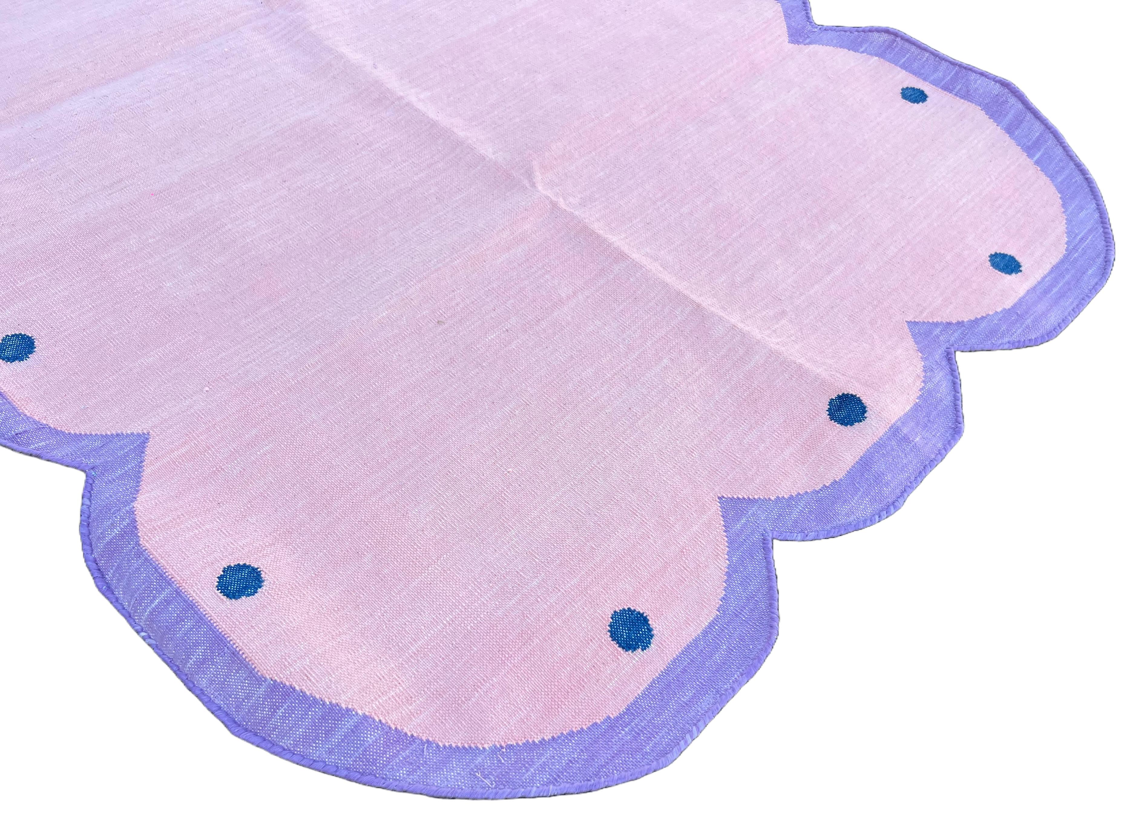 Hand-Woven Handmade Cotton Area Flat Weave Rug, 3x5 Pink, Lavender Scalloped Indian Dhurrie For Sale