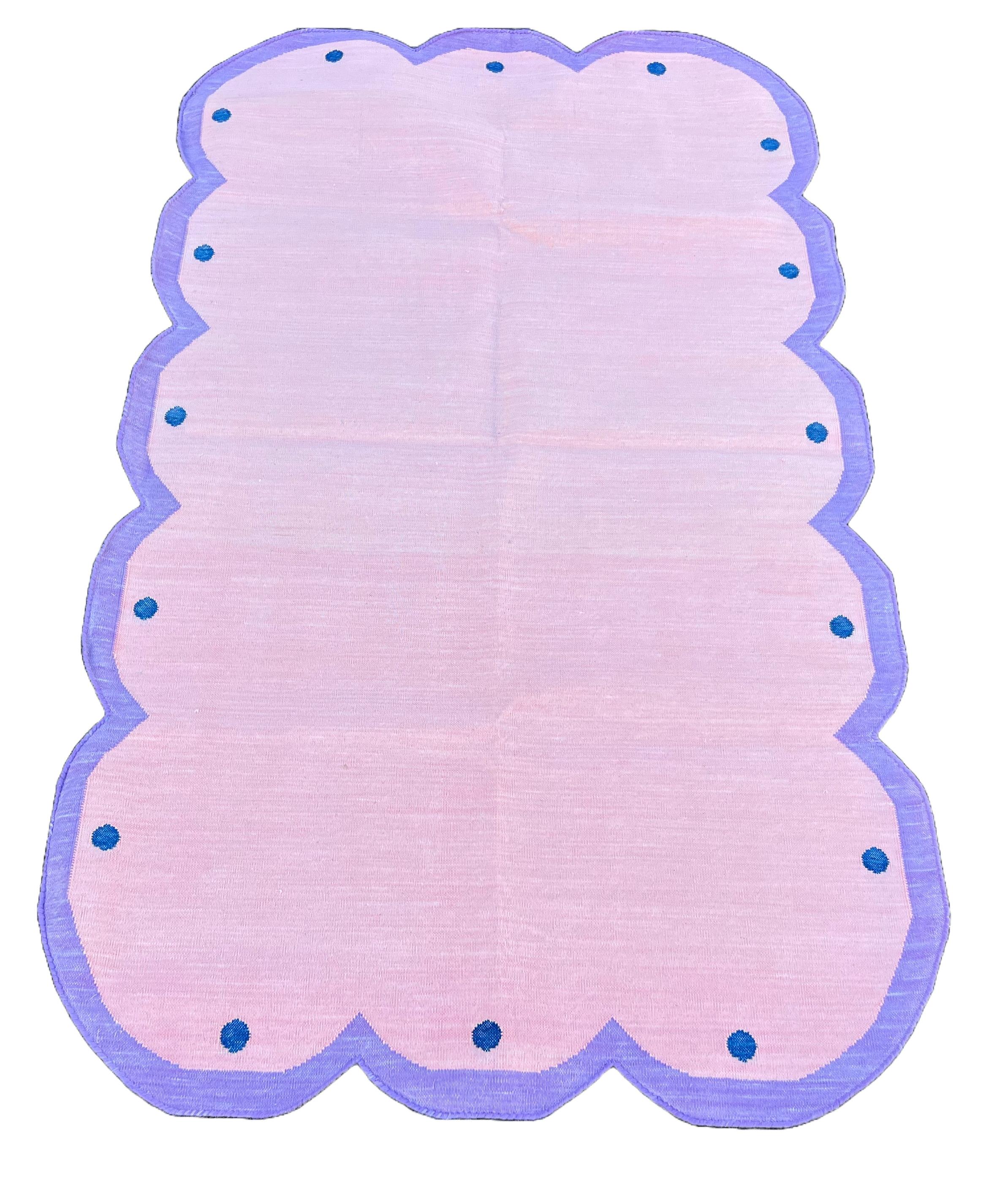 Contemporary Handmade Cotton Area Flat Weave Rug, 3x5 Pink, Lavender Scalloped Indian Dhurrie For Sale