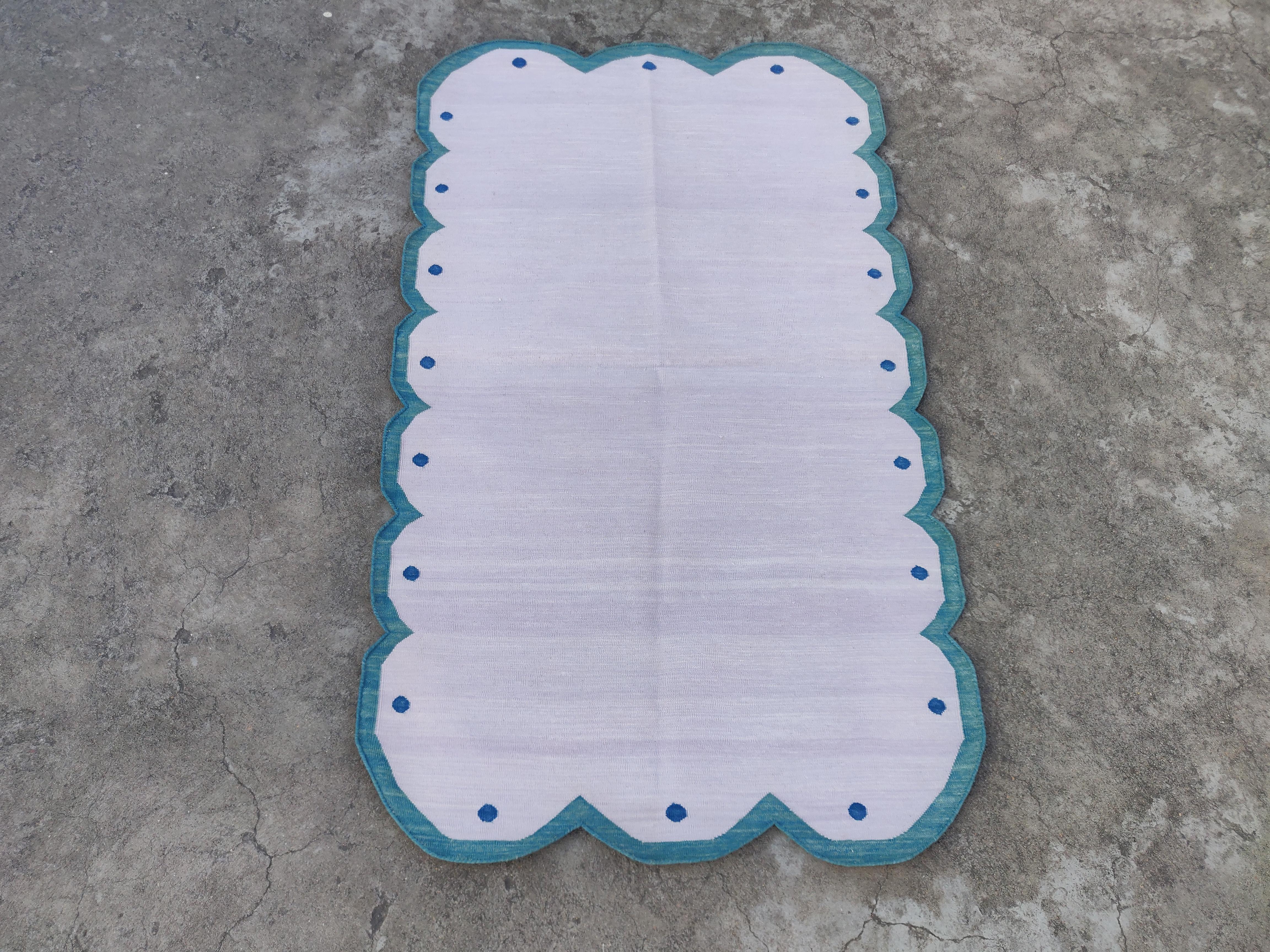 Handmade Cotton Area Flat Weave Rug, 3'x5' Purple, Blue Scalloped Indian Dhurrie In New Condition For Sale In Jaipur, IN