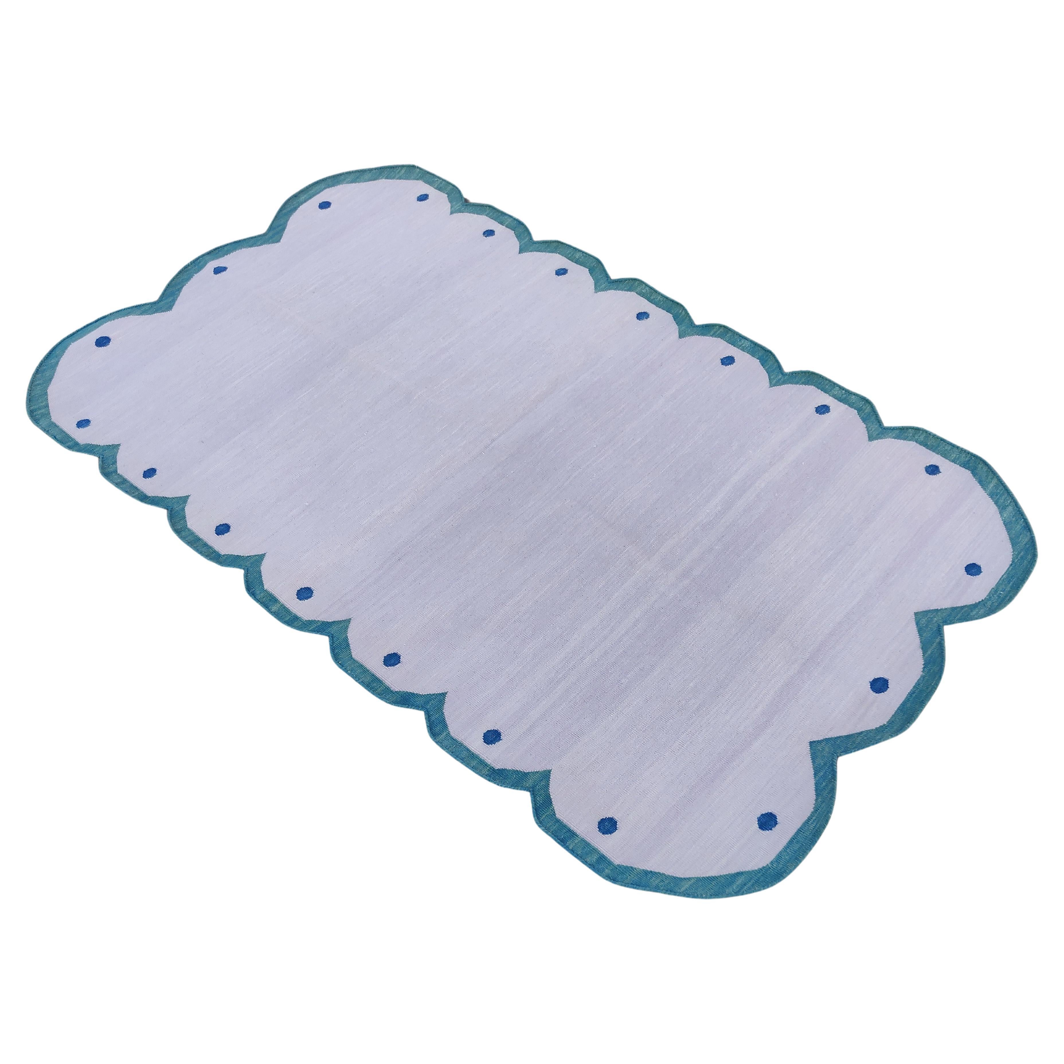 Handgefertigter Flachgewebe-Teppich aus Baumwolle, 3'x5' lila, blau mit Wellenschliff, indischer Dhurrie