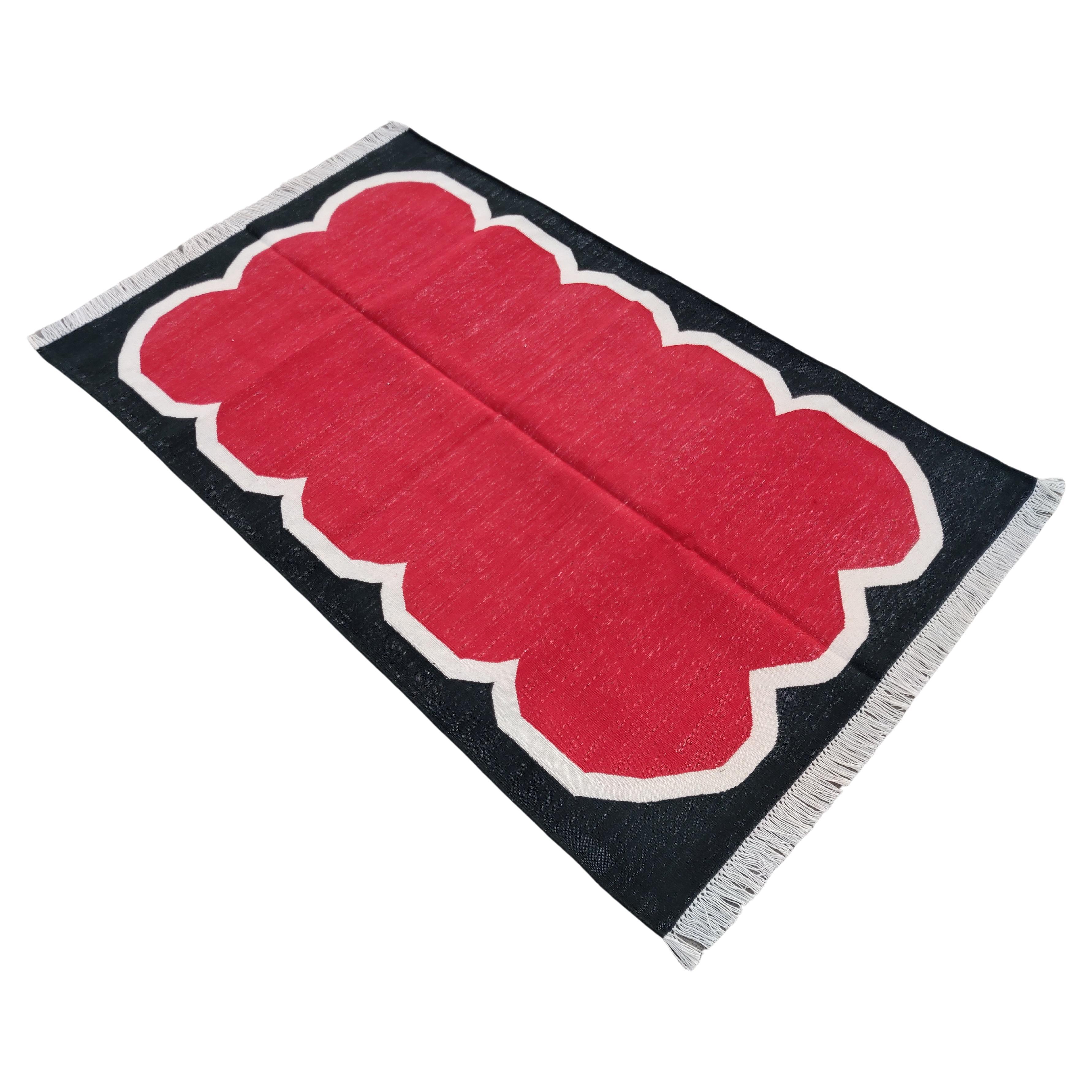 Handmade Cotton Area Flat Weave Rug, 3x5 Red And Black Scalloped Indian Dhurrie