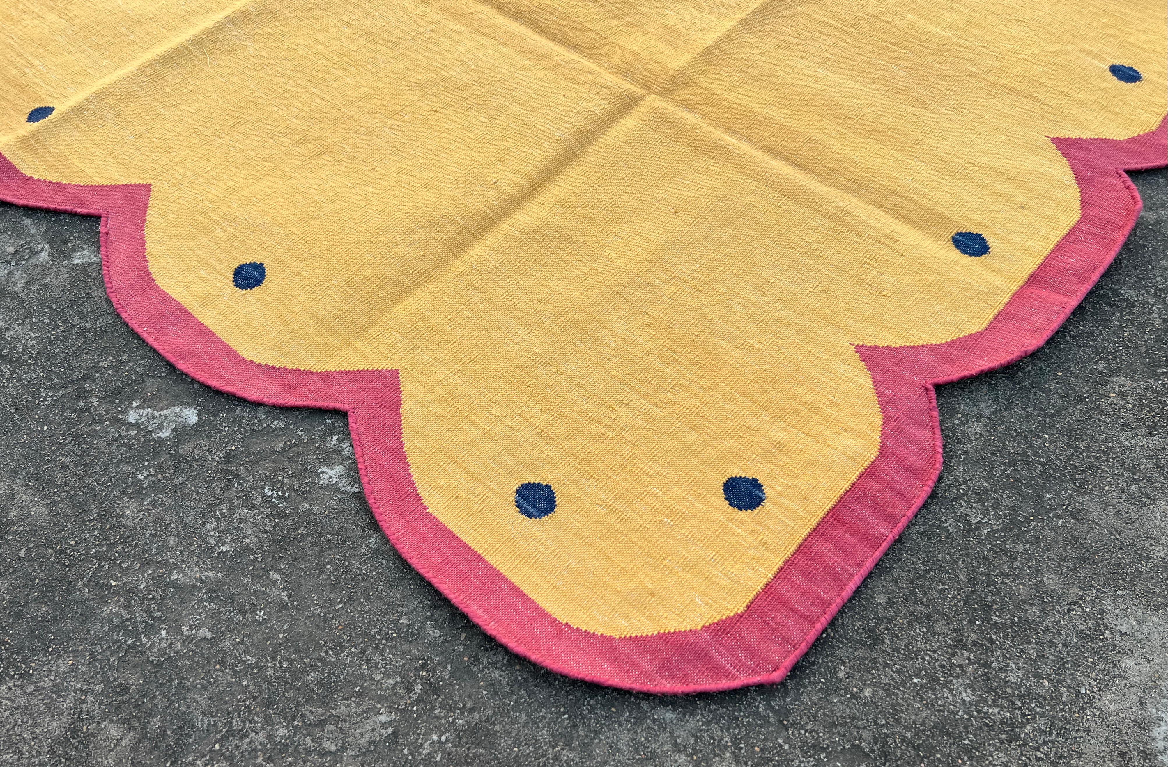 Mid-Century Modern Handmade Cotton Area Flat Weave Rug, 3x5 Yellow And Pink Scallop Indian Dhurrie For Sale