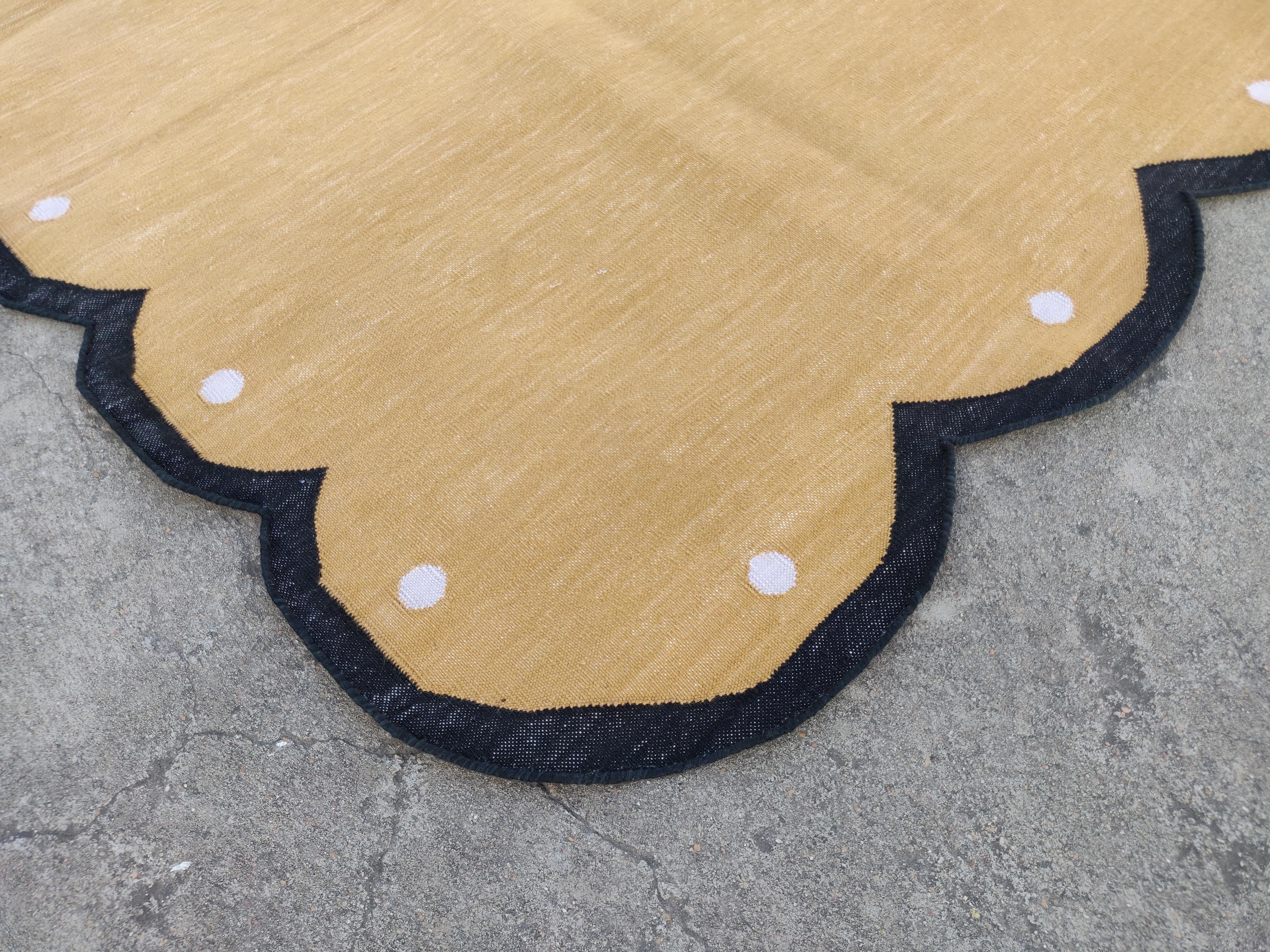 Mid-Century Modern Handmade Cotton Area Flat Weave Rug, 3'x5' Yellow Black Scalloped Indian Dhurrie For Sale
