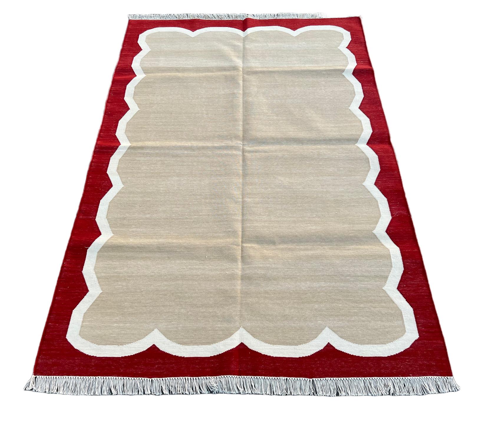 Handmade Cotton Area Flat Weave Rug, 4x6 Beige And Red Scalloped Indian Dhurrie For Sale 1
