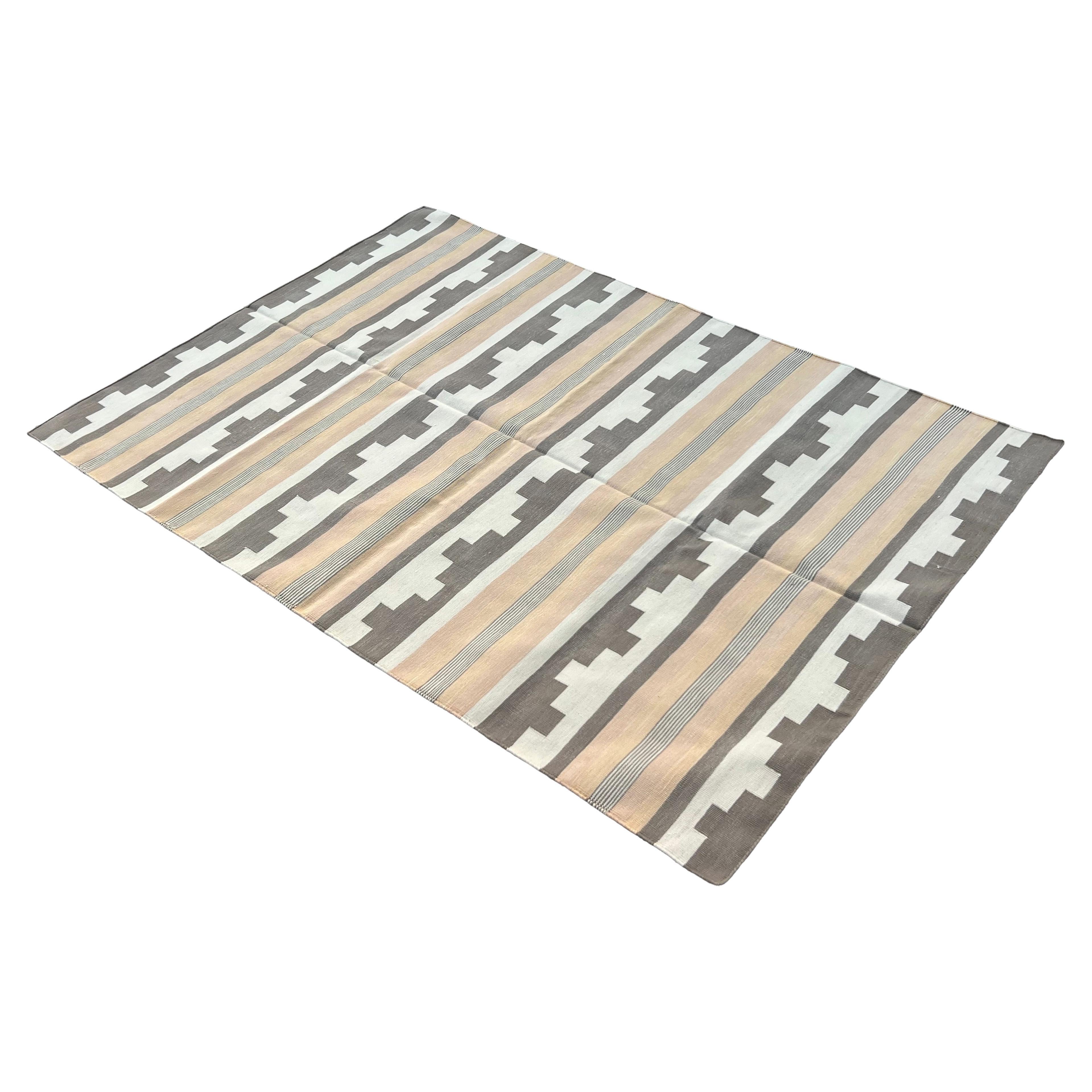 Handmade Cotton Area Flat Weave Rug, 4x6 Beige, Cream Geometric Indian Dhurrie For Sale