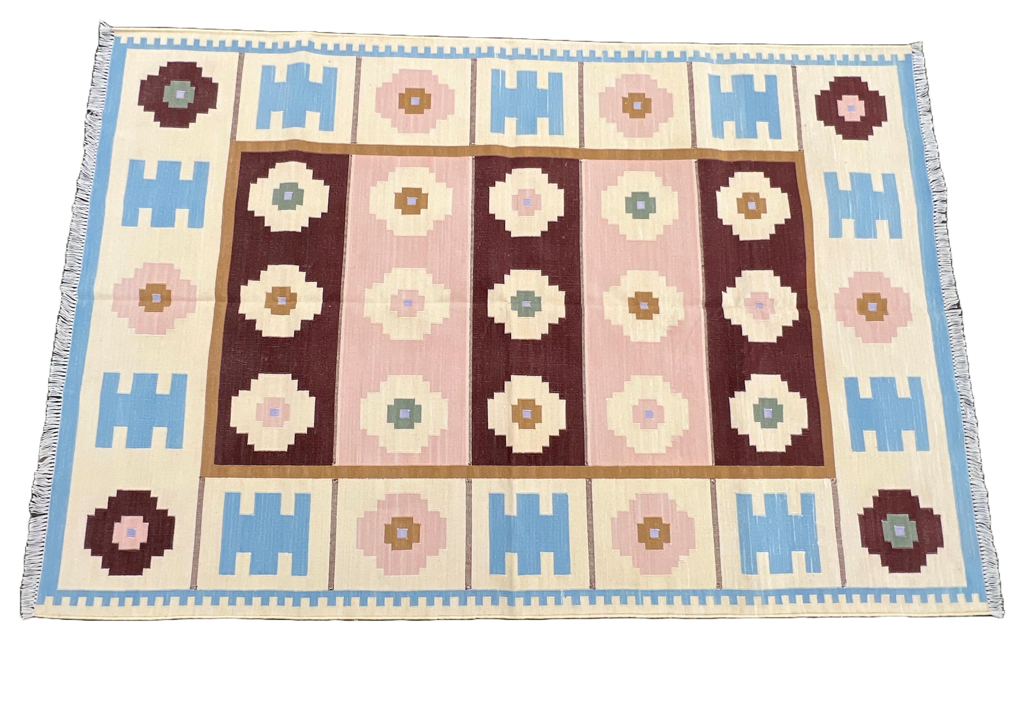 Handgefertigter flacher Baumwollteppich mit Flachgewebe, 4x6 Blauer und cremefarbener geometrischer indischer Dhurrie im Angebot 2