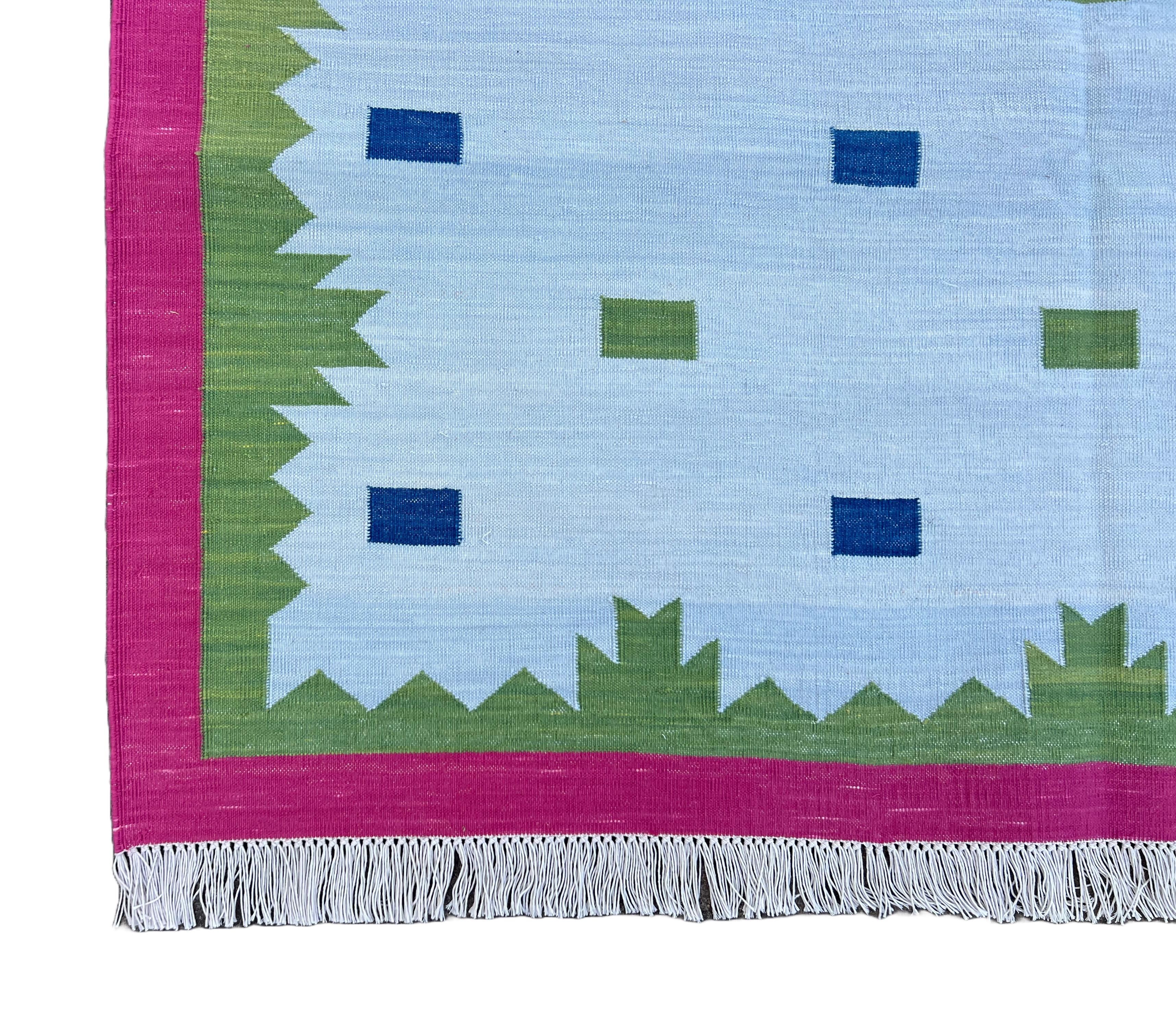 Tessuto a mano Tappeto a tessitura piatta in cotone fatto a mano, 4x6 Blu e Verde Geometrico Indiano Dhurrie in vendita