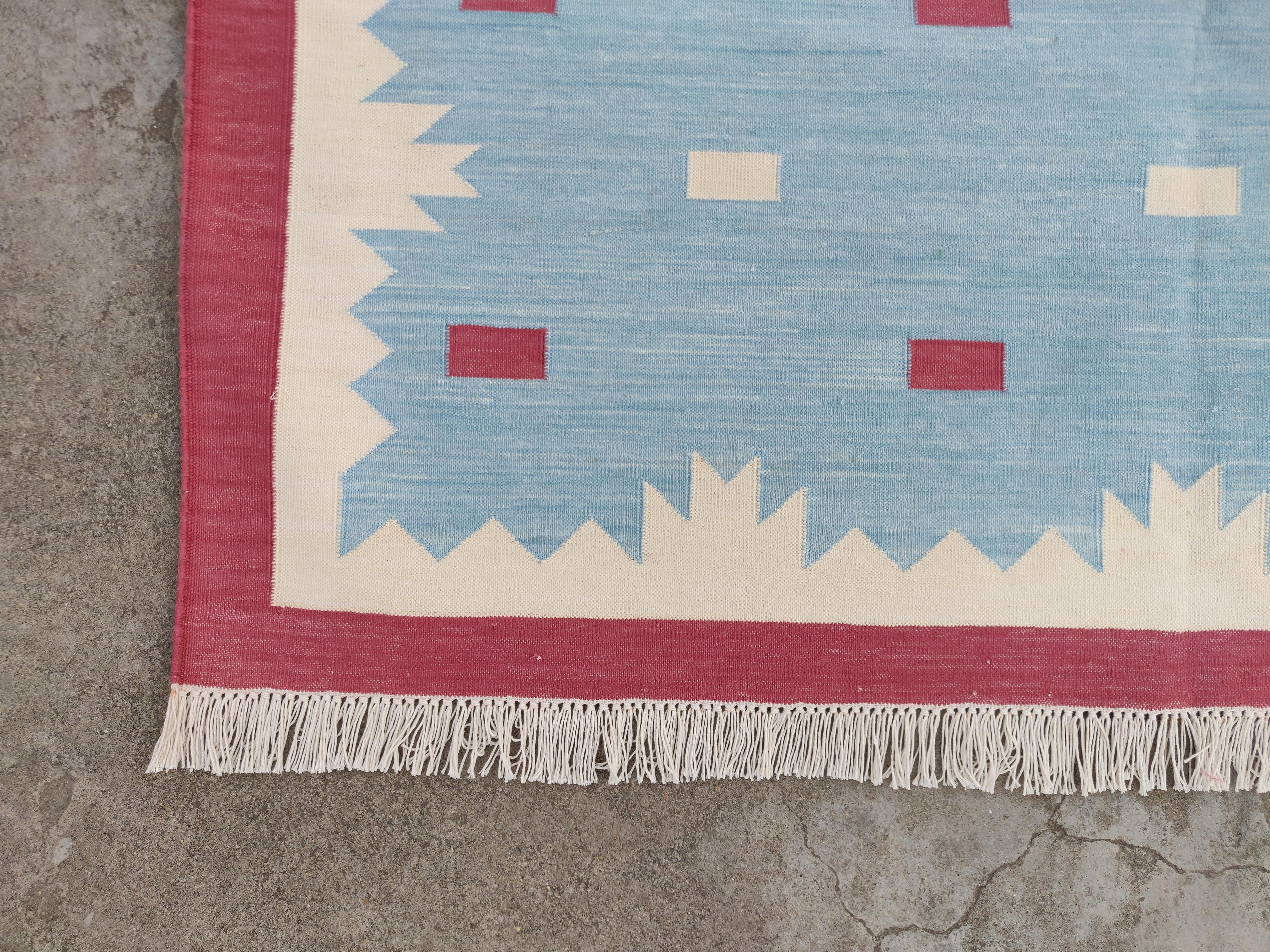 Handmade Cotton Area Flat Weave Rug, 4x6 Blue And Pink Geometric Indian Dhurrie For Sale 2