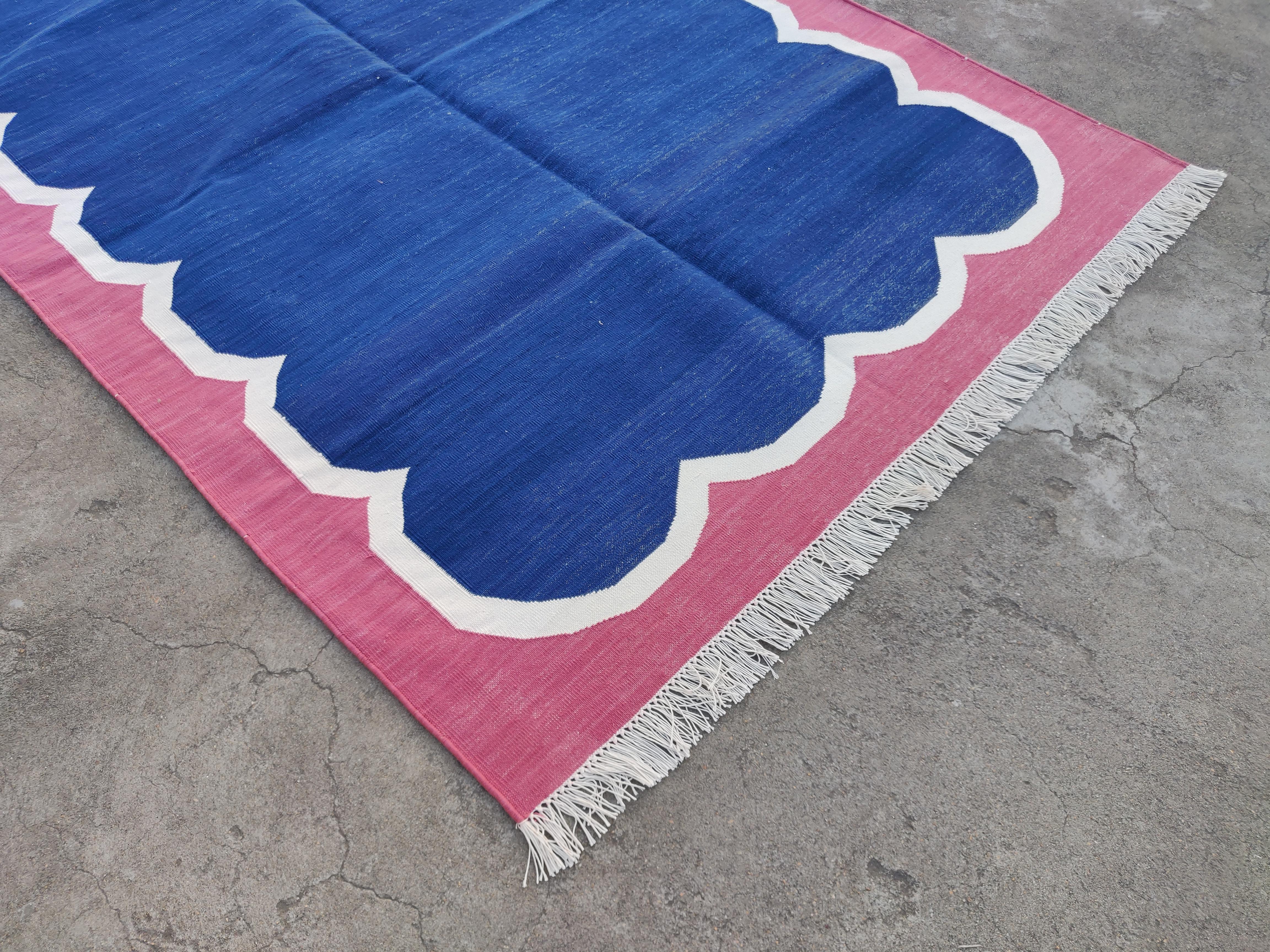 Hand-Woven Handmade Cotton Area Flat Weave Rug, 4x6 Blue And Pink Scalloped Indian Dhurrie For Sale