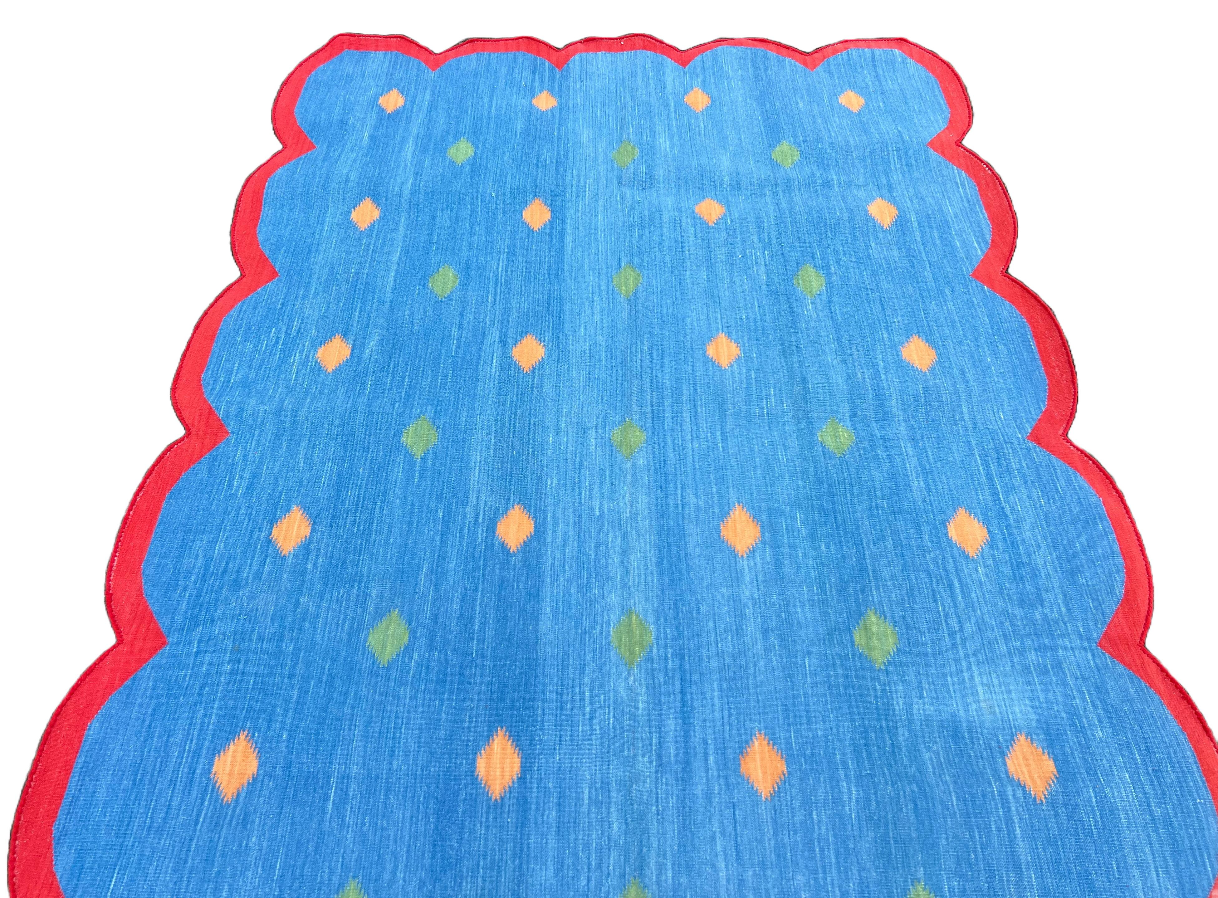 Contemporary Handmade Cotton Area Flat Weave Rug, 4x6 Blue And Red Diamond Scalloped Dhurrie For Sale