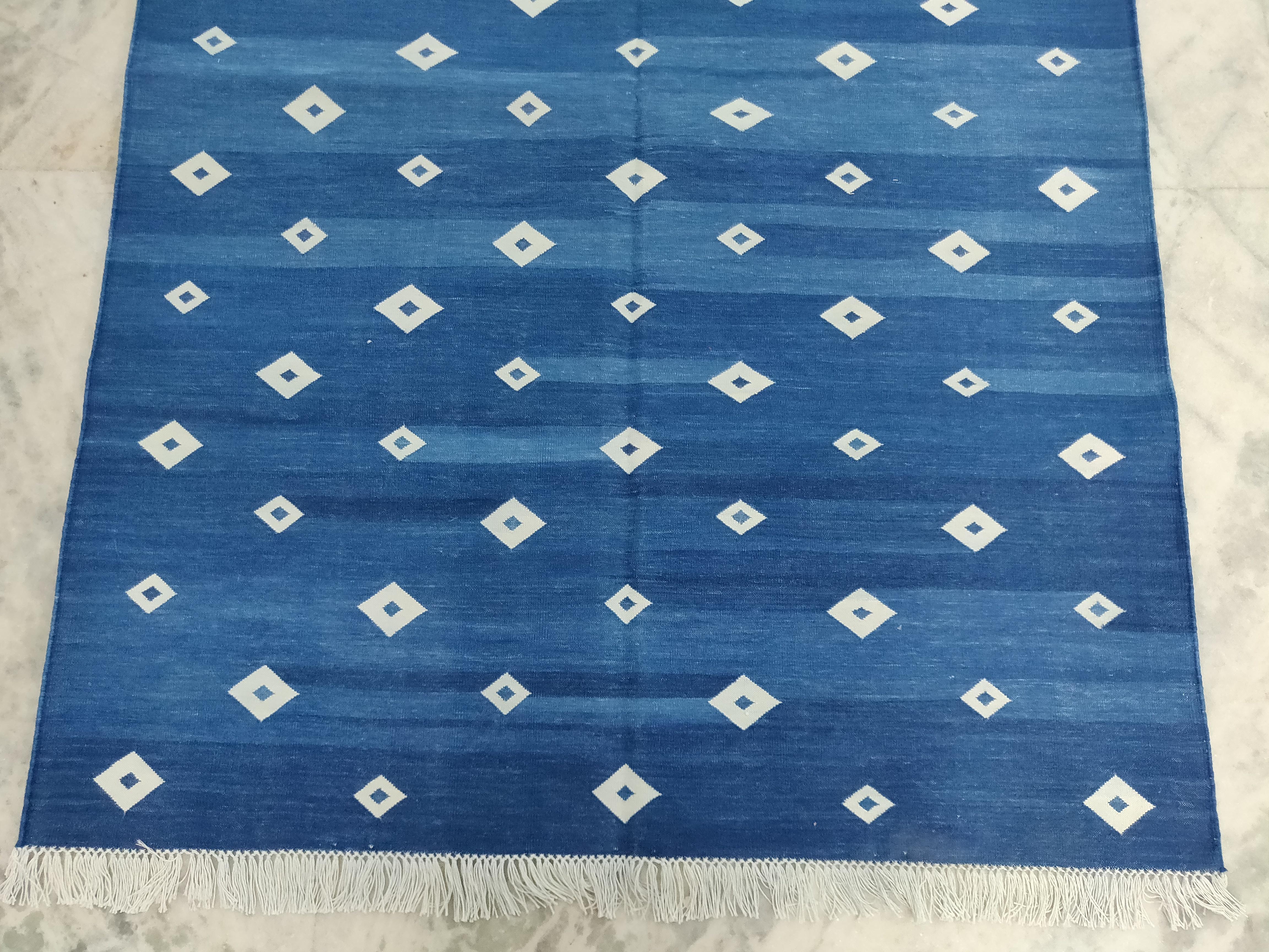 Handmade Cotton Area Flat Weave Rug, 4x6 Blue And White Diamond Indian Dhurrie In New Condition For Sale In Jaipur, IN
