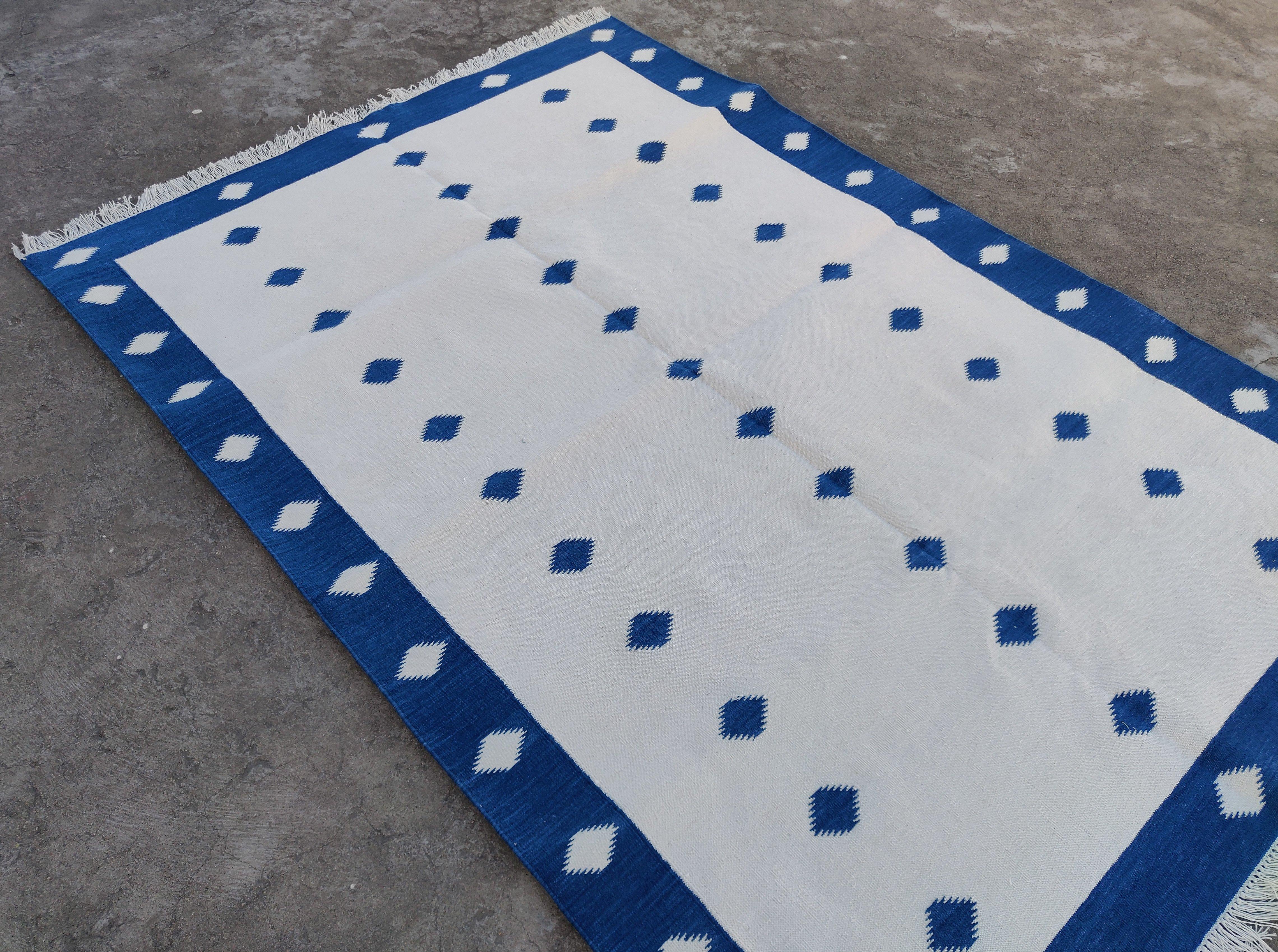 Handmade Cotton Area Flat Weave Rug, 4x6 Blue And White Diamond Indian Dhurrie In New Condition For Sale In Jaipur, IN