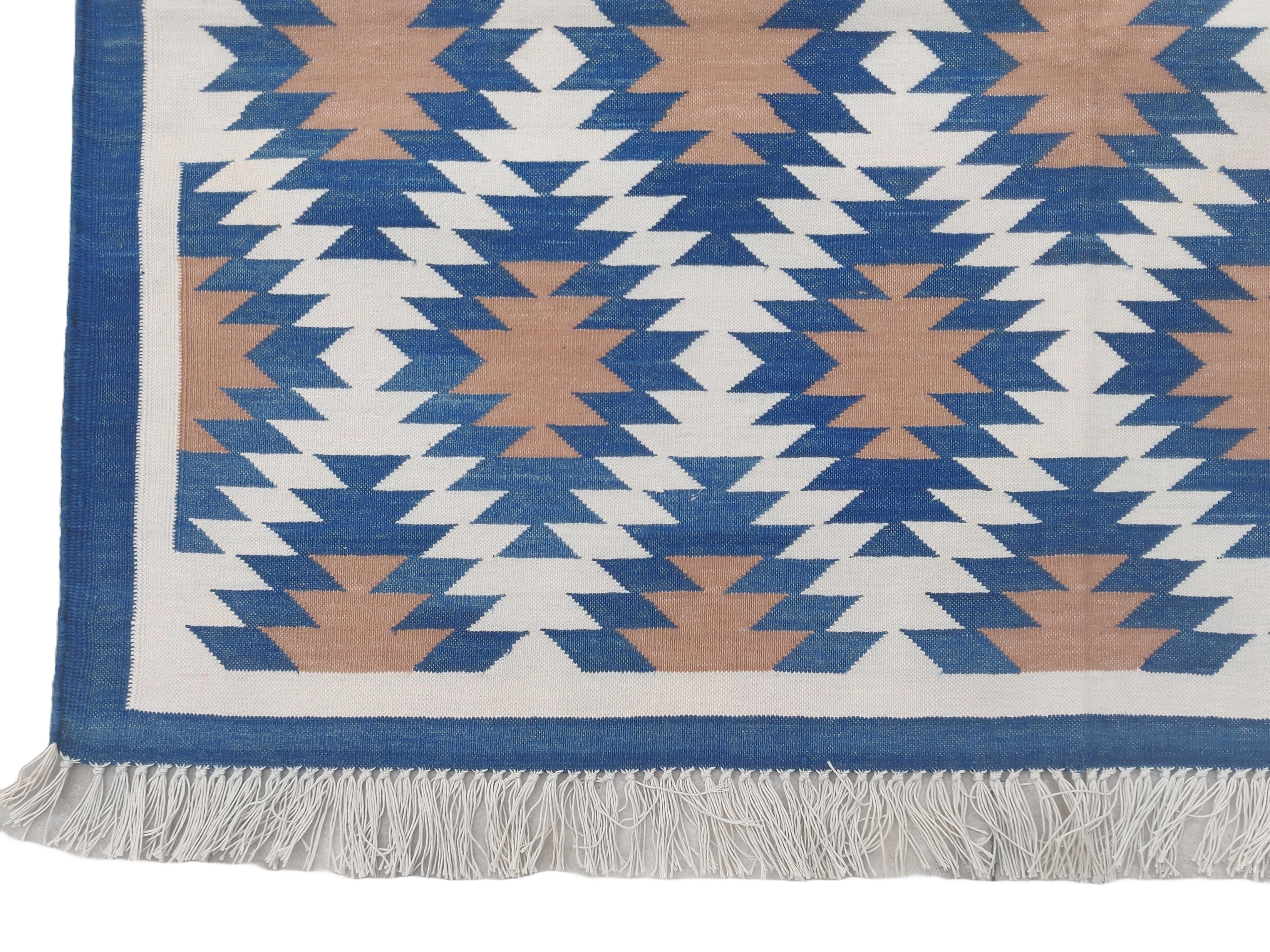 Handmade Cotton Area Flat Weave Rug, 4x6 Blue And White Geometric Indian Dhurrie In New Condition For Sale In Jaipur, IN