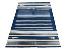 Tapis Dhurrie indien à rayures bleues et blanches fait à la main, 4 x 6