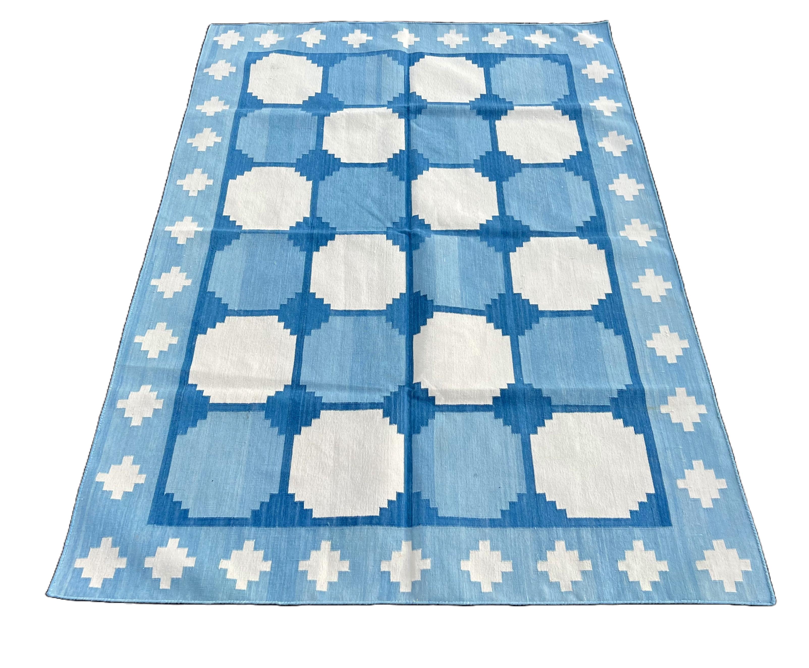 Handmade Cotton Area Flat Weave Rug, 4x6 Blue And White Tile Indian Dhurrie Rug In New Condition For Sale In Jaipur, IN
