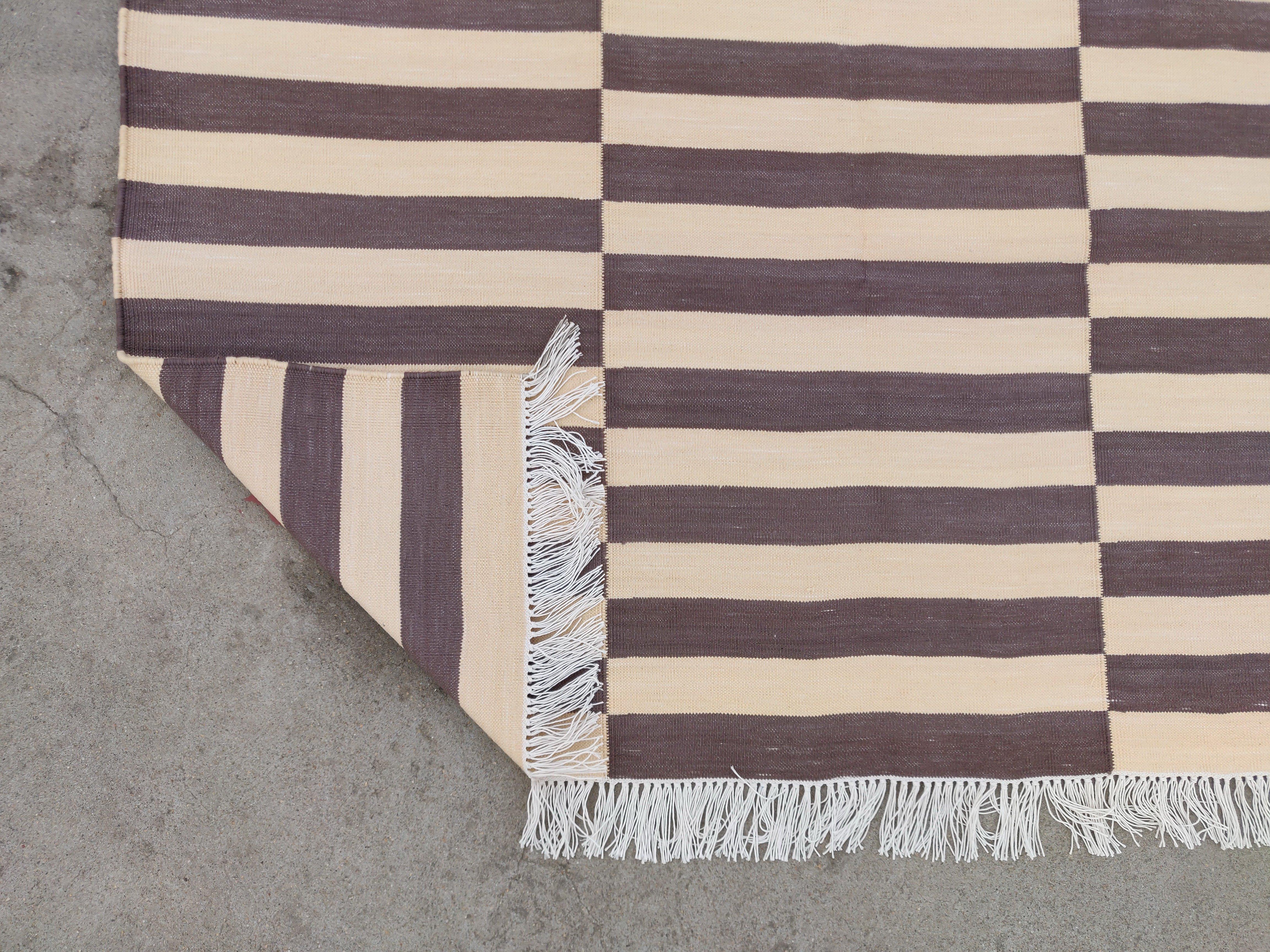 Coton Tapis de sol en coton tissé à plat, 4x6 Brown and Beige Striped Indian Dhurrie en vente