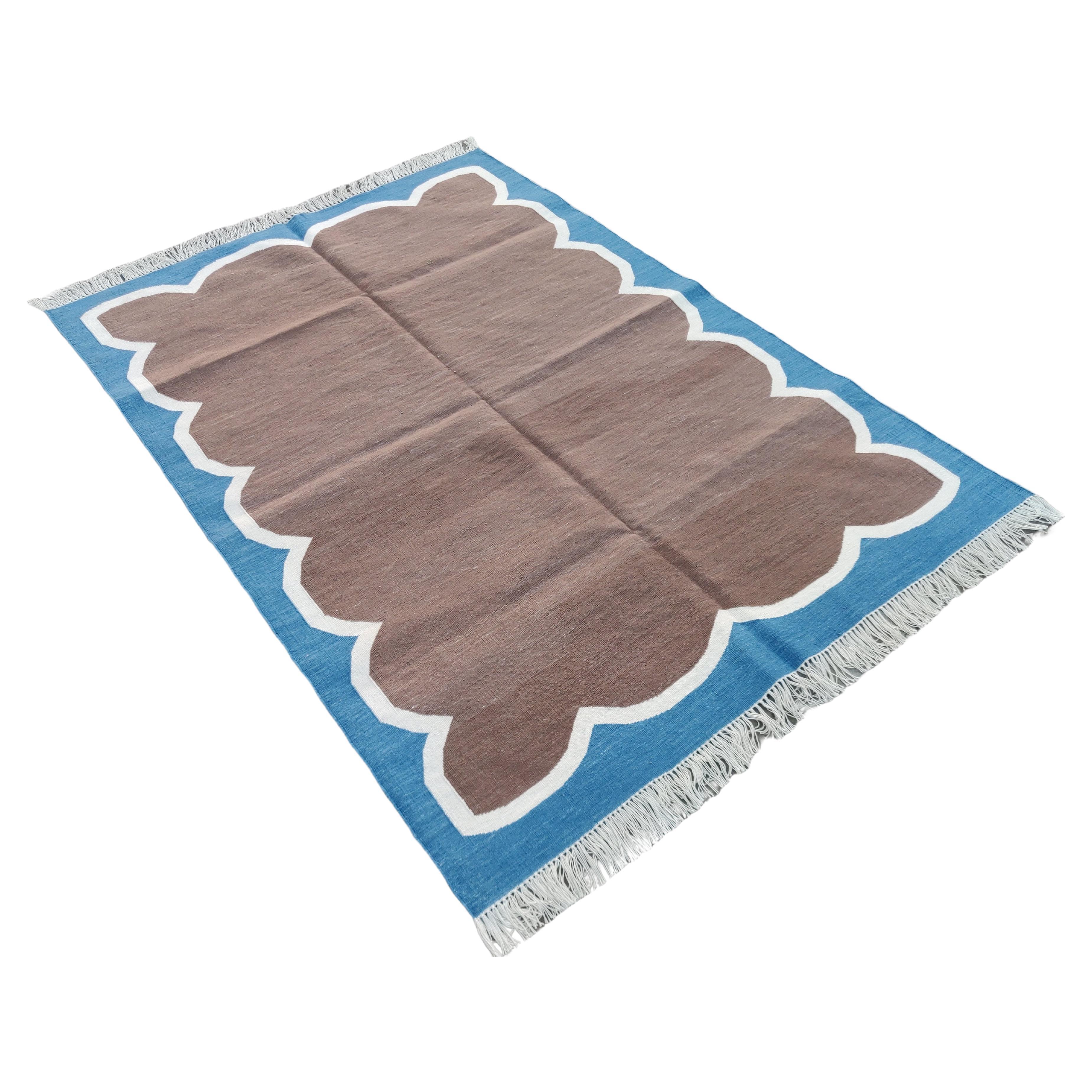 Handmade Cotton Area Flat Weave Rug, 4x6 Brown And Blue Scalloped Indian Dhurrie For Sale